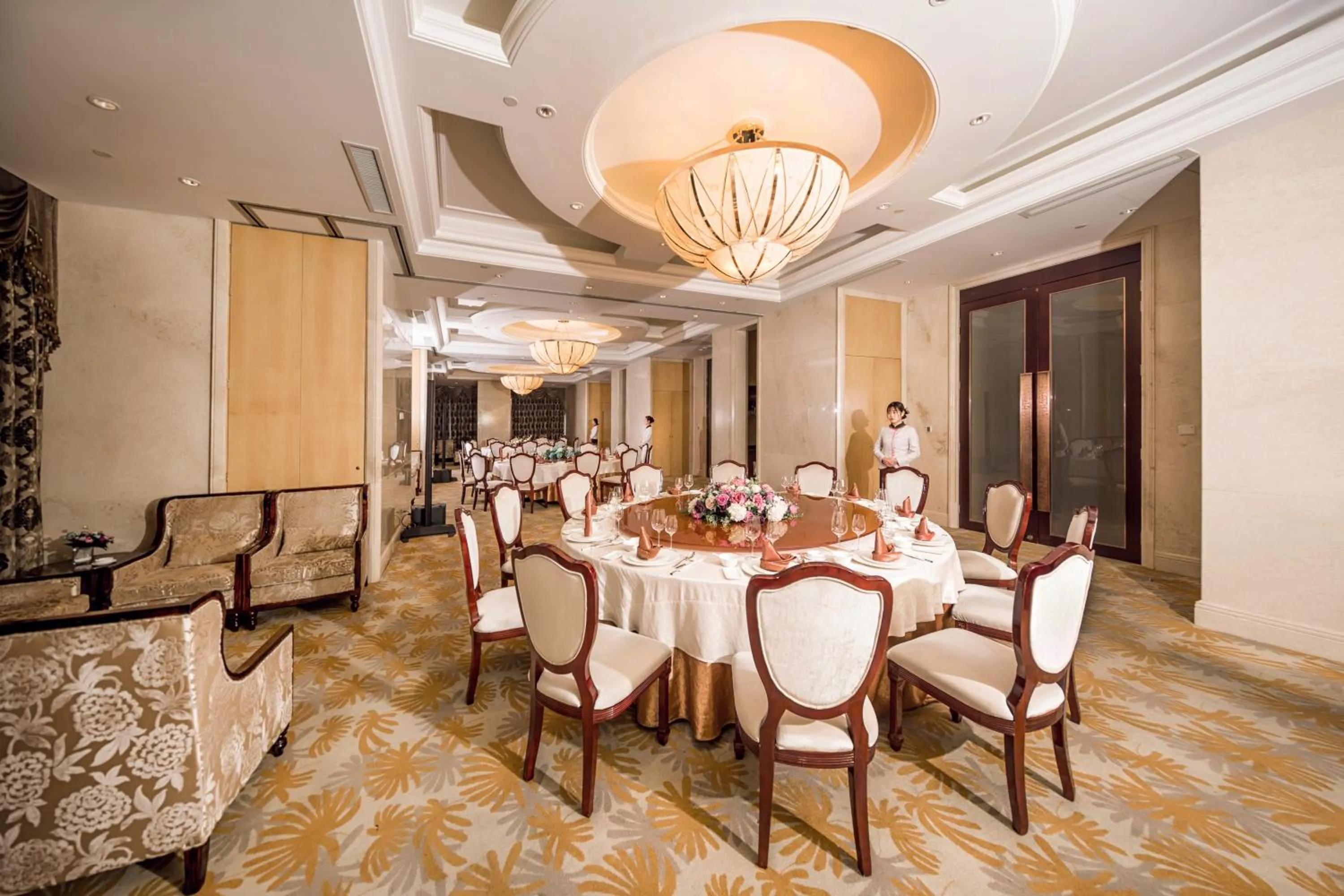 Restaurant/places to eat in Xinhua Media Hotel