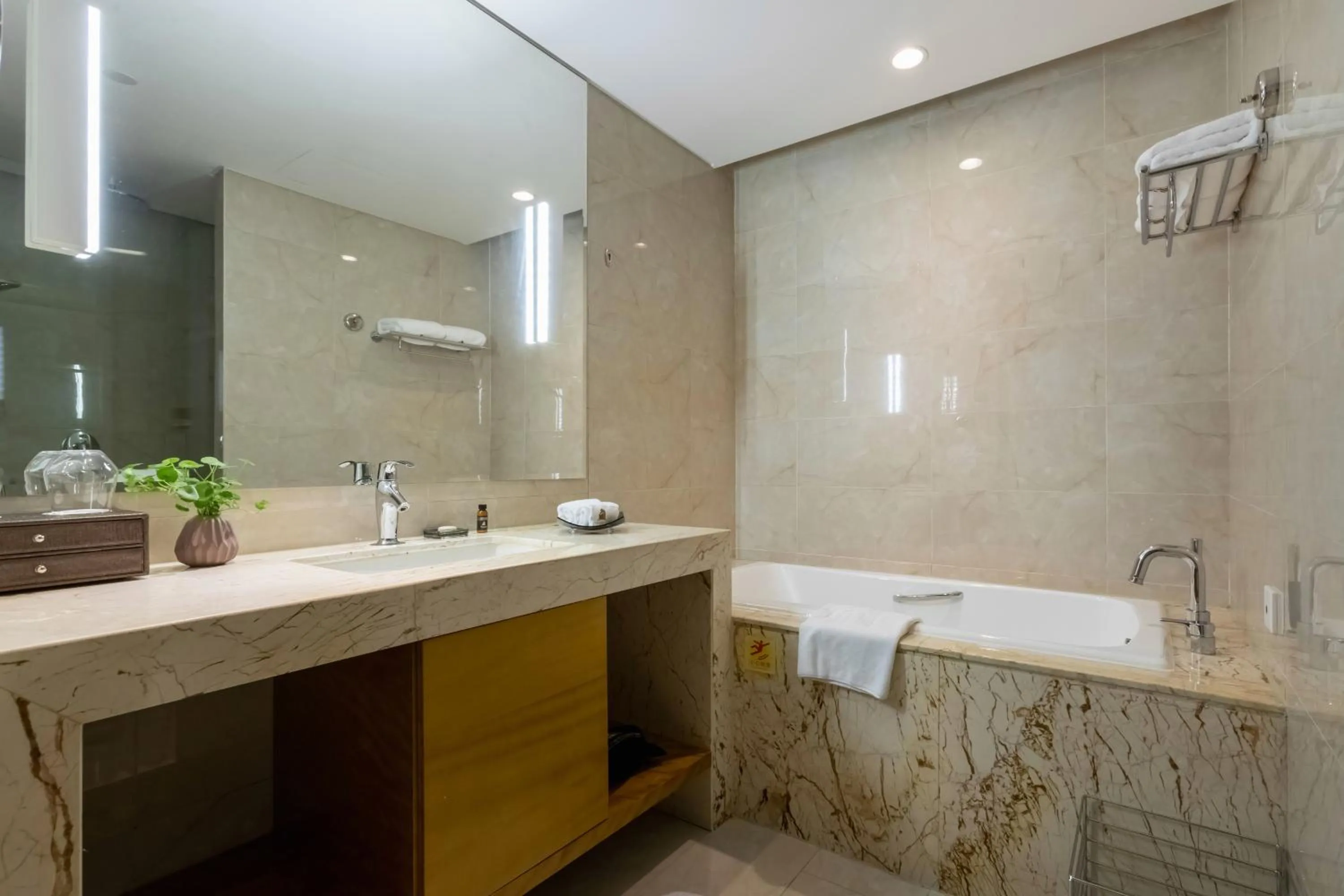 Toilet in Xinhua Media Hotel