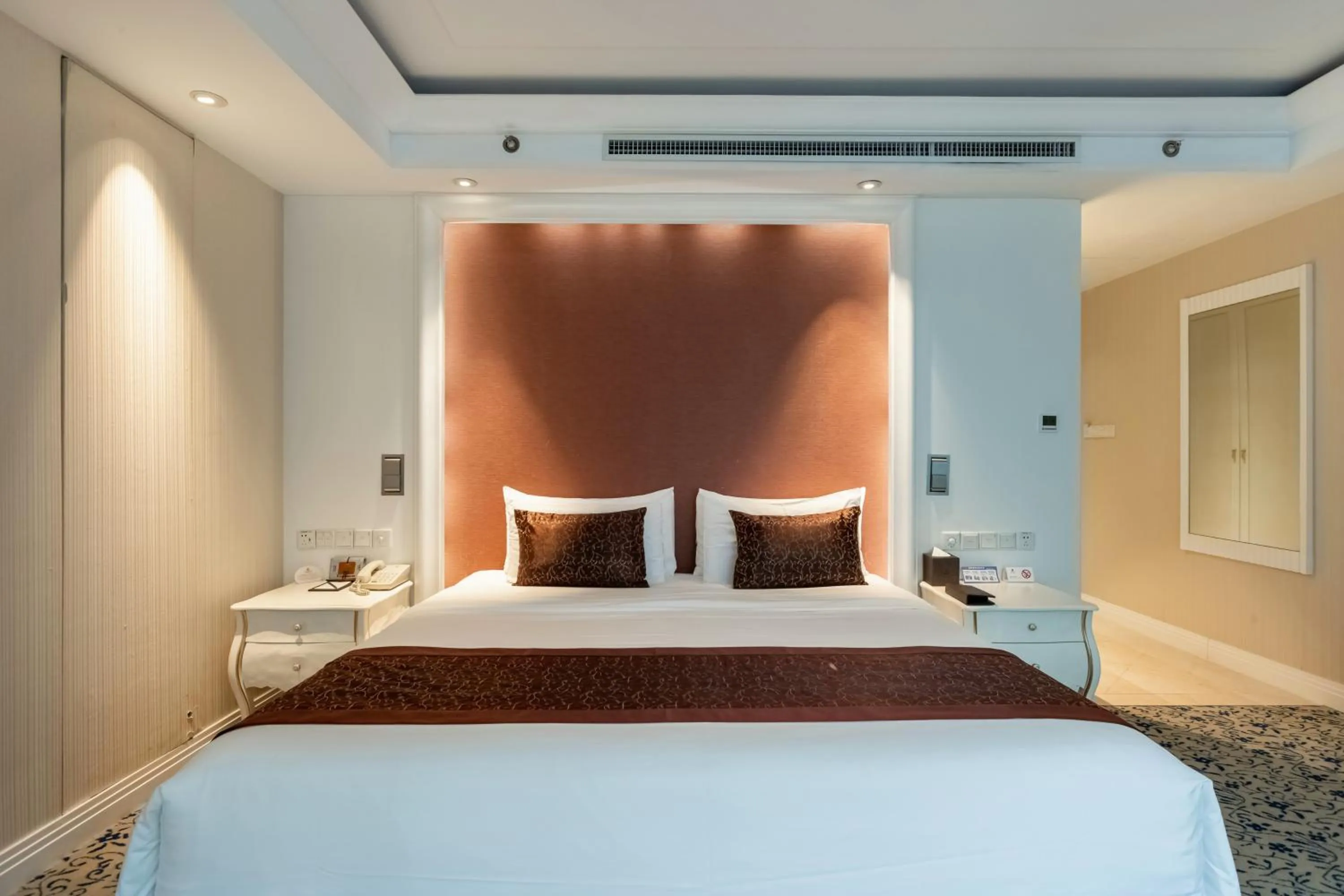 Bedroom, Bed in Xinhua Media Hotel