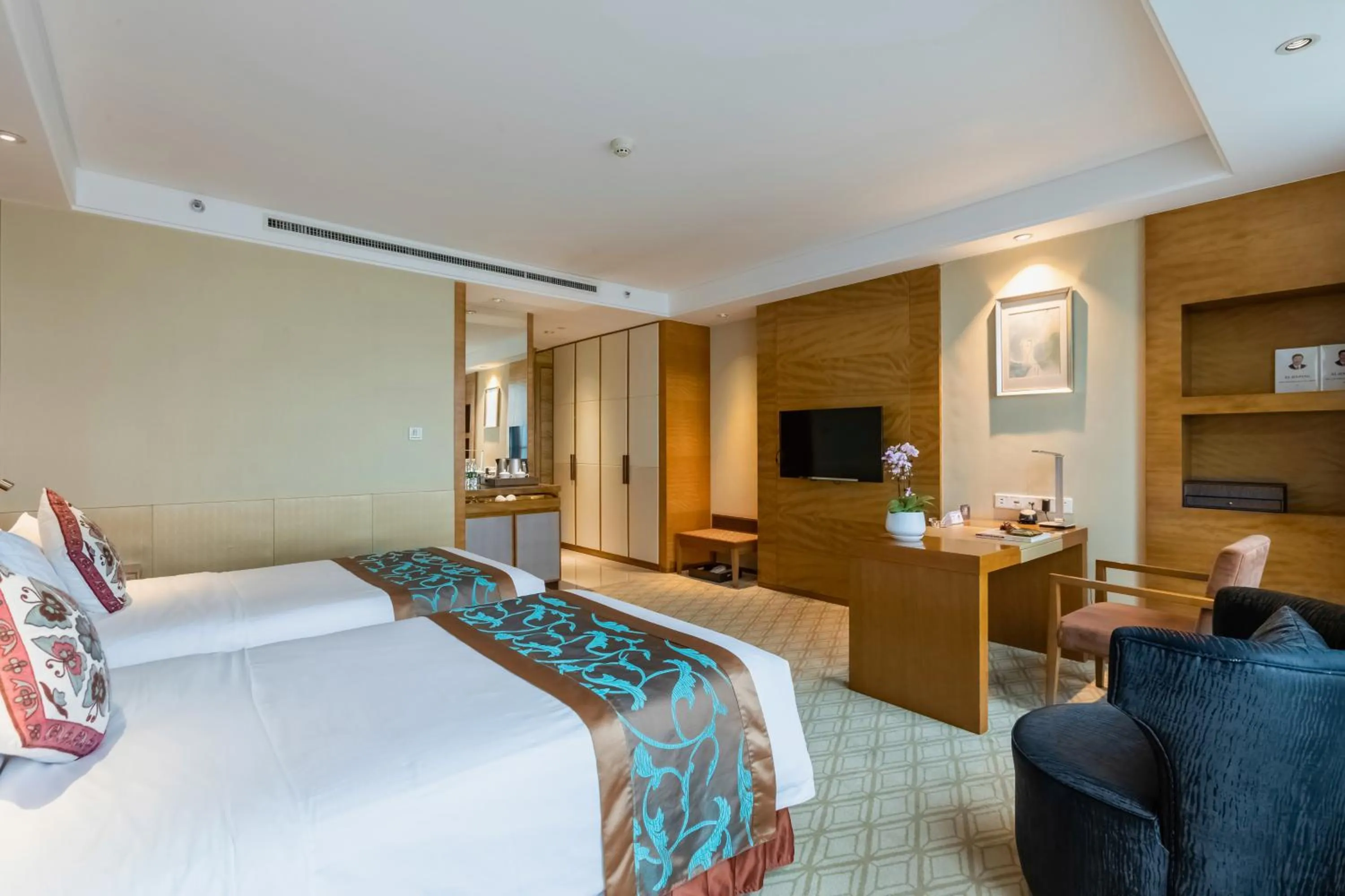 Photo of the whole room, Bed in Xinhua Media Hotel