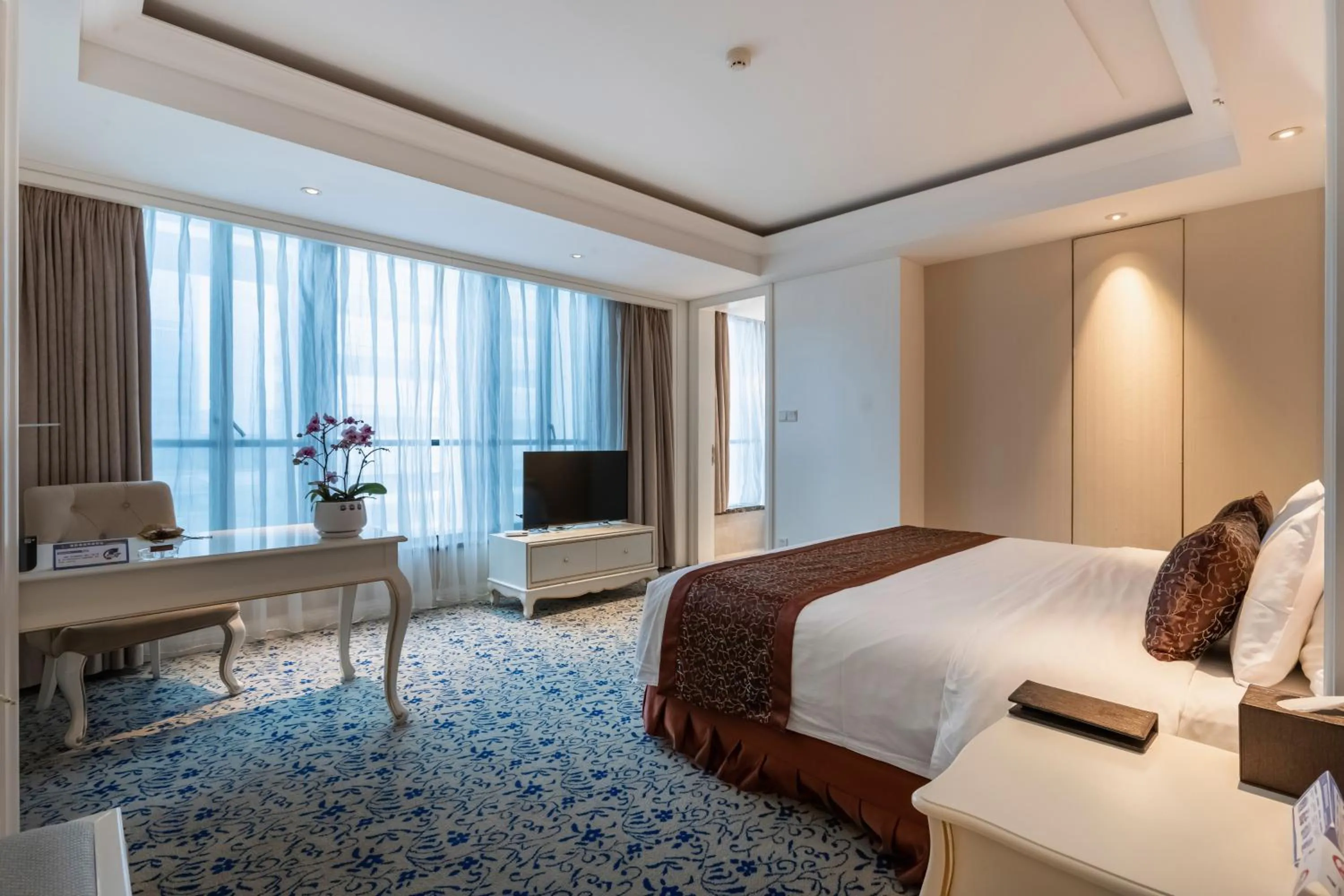 Photo of the whole room, Bed in Xinhua Media Hotel