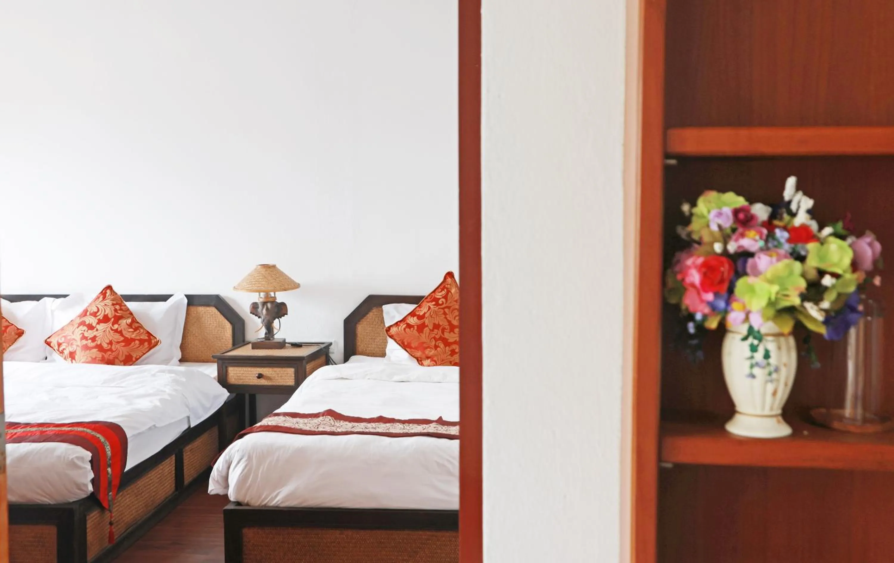 Photo of the whole room, Bed in Jade Tower