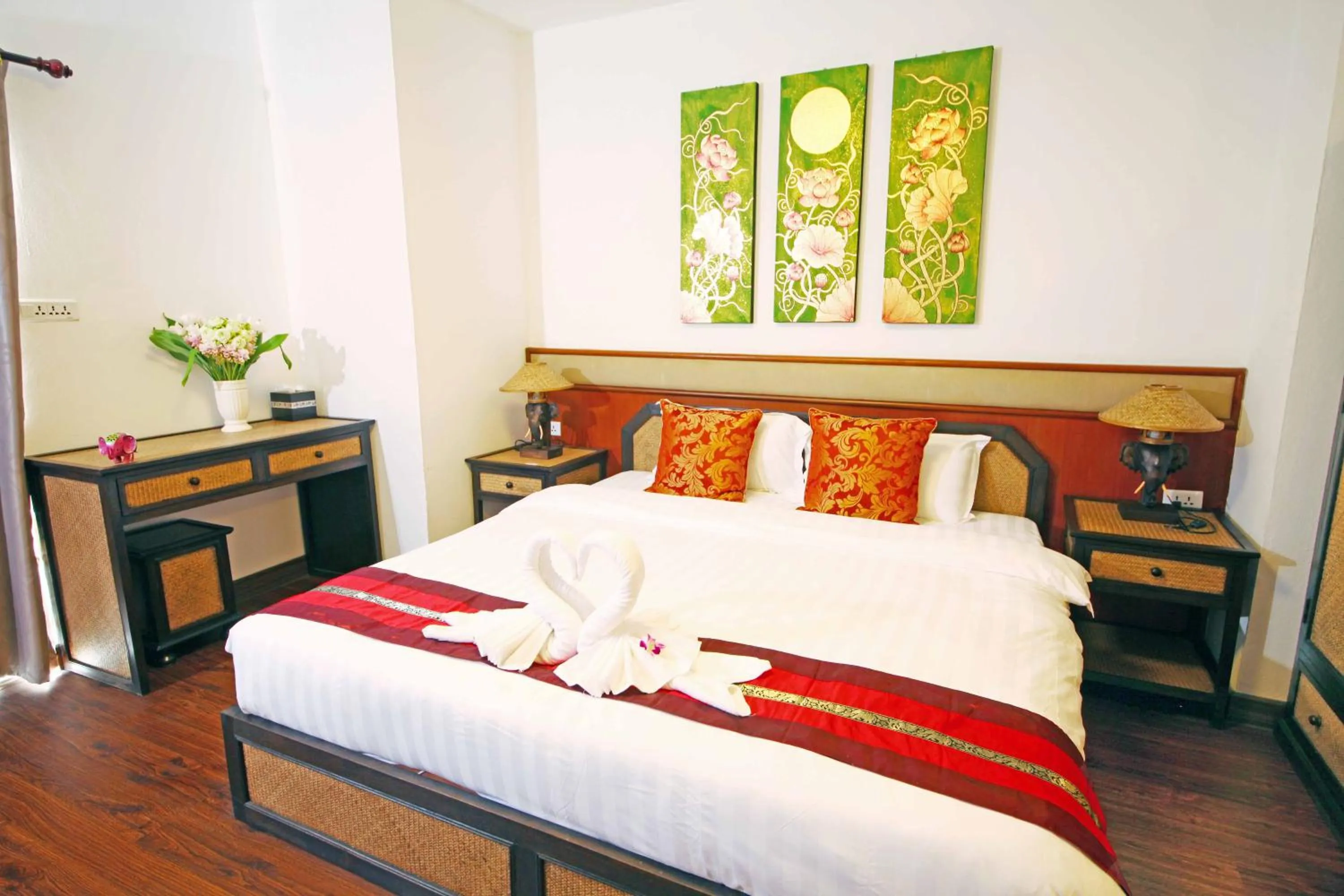 Photo of the whole room, Bed in Jade Tower