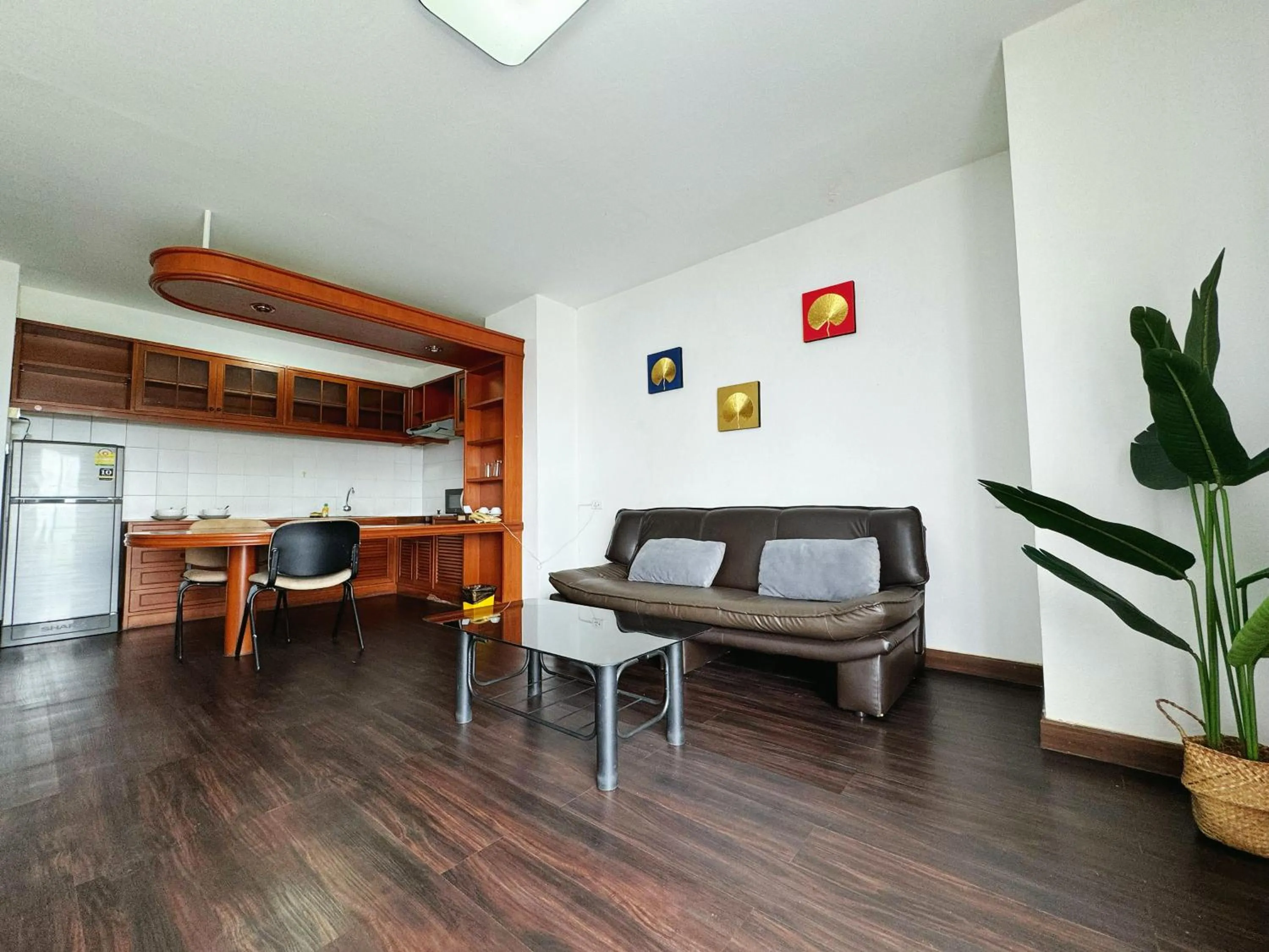 Kitchen or kitchenette in Jade Tower