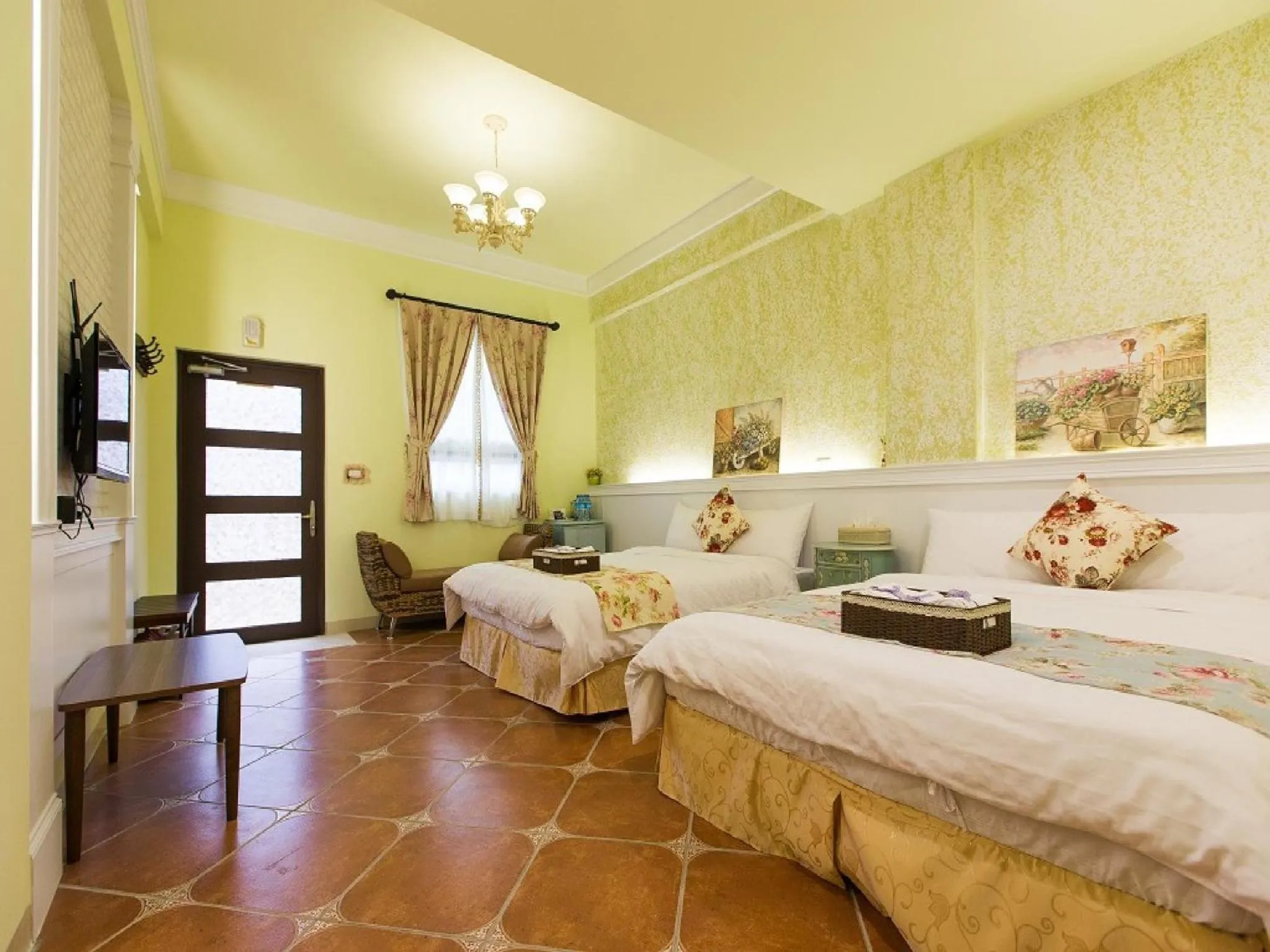 Photo of the whole room, Bed in The Anderson Manor Hotel