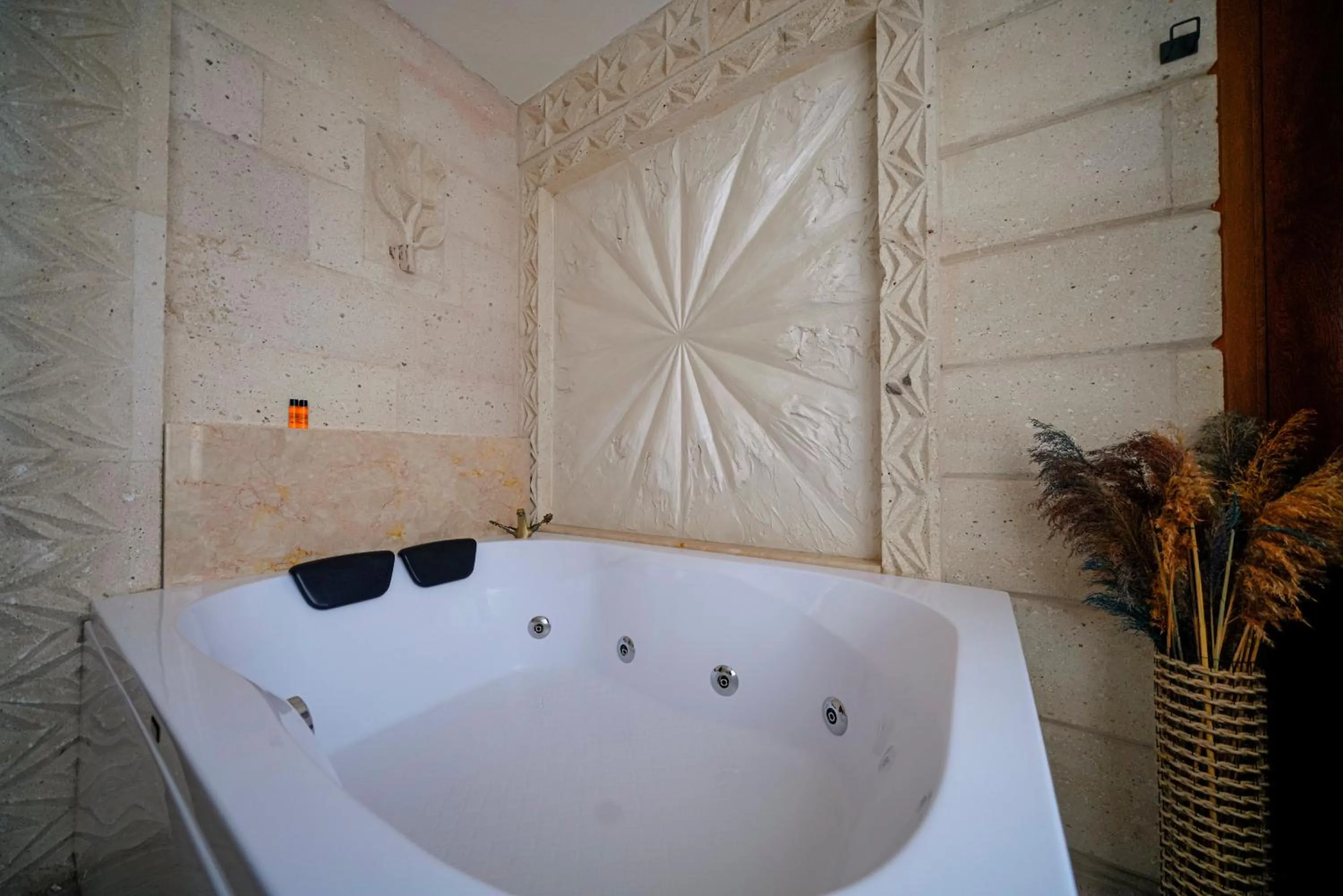 Hot Tub in Cappadocia Divin House