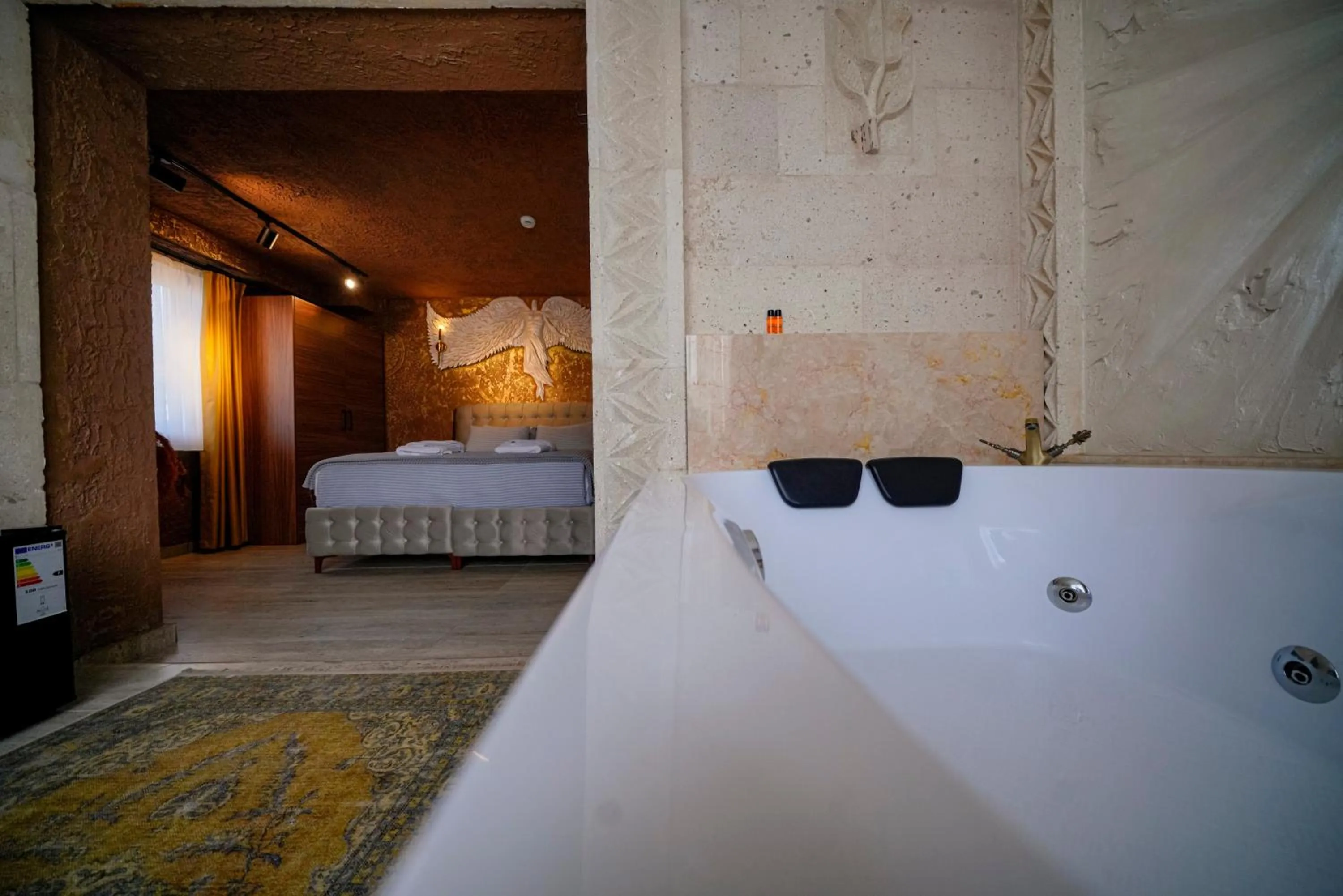 Hot Tub, Bed in Cappadocia Divin House