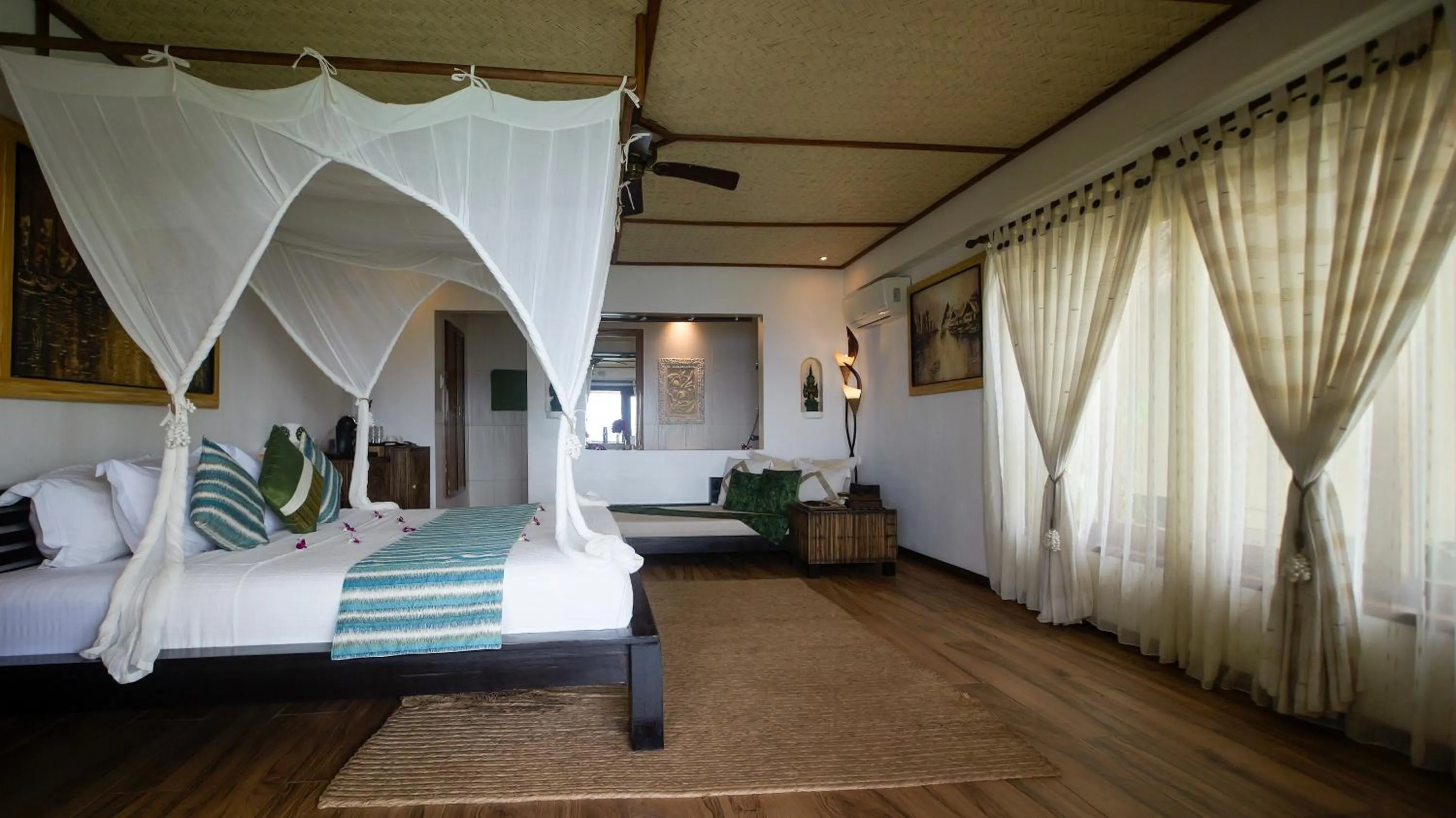 Photo of the whole room, Bed in Vellago Resort