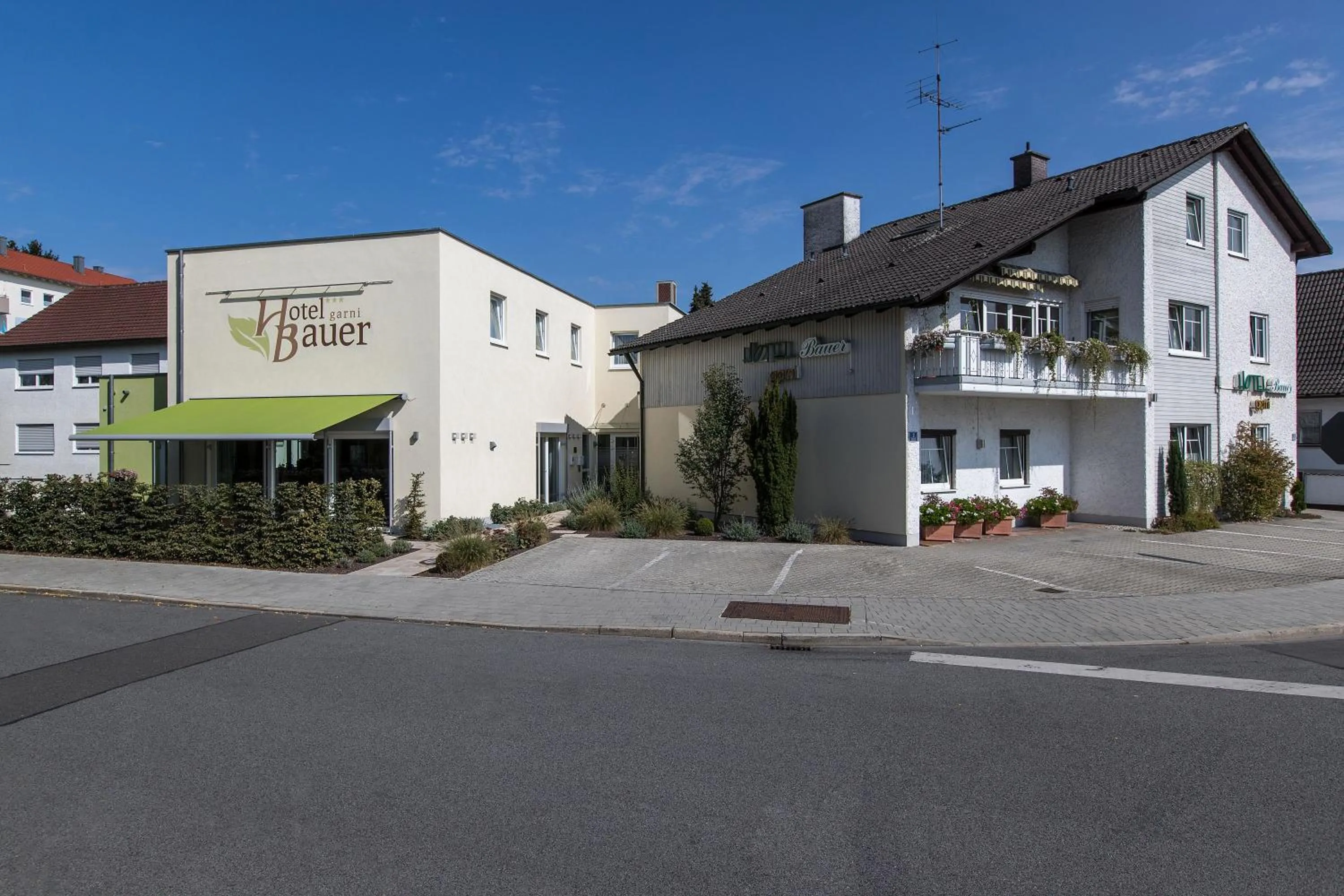 Facade/entrance in Hotel Bauer garni