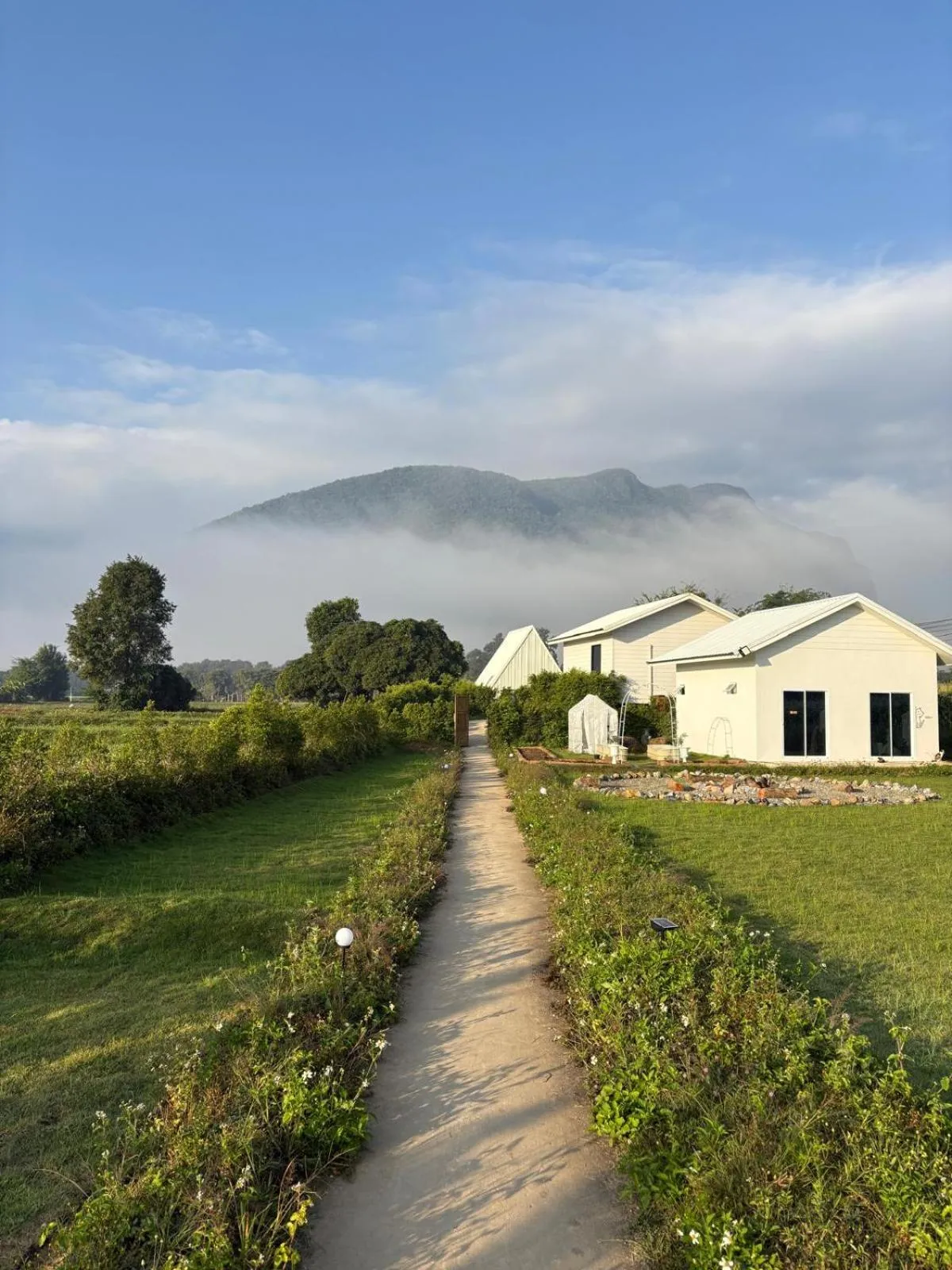 Property building in Paradise Resort & Cafe