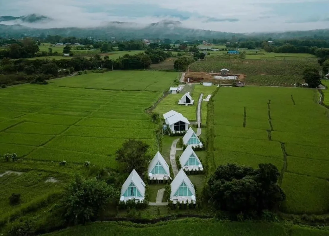 Property building in Paradise Resort & Cafe