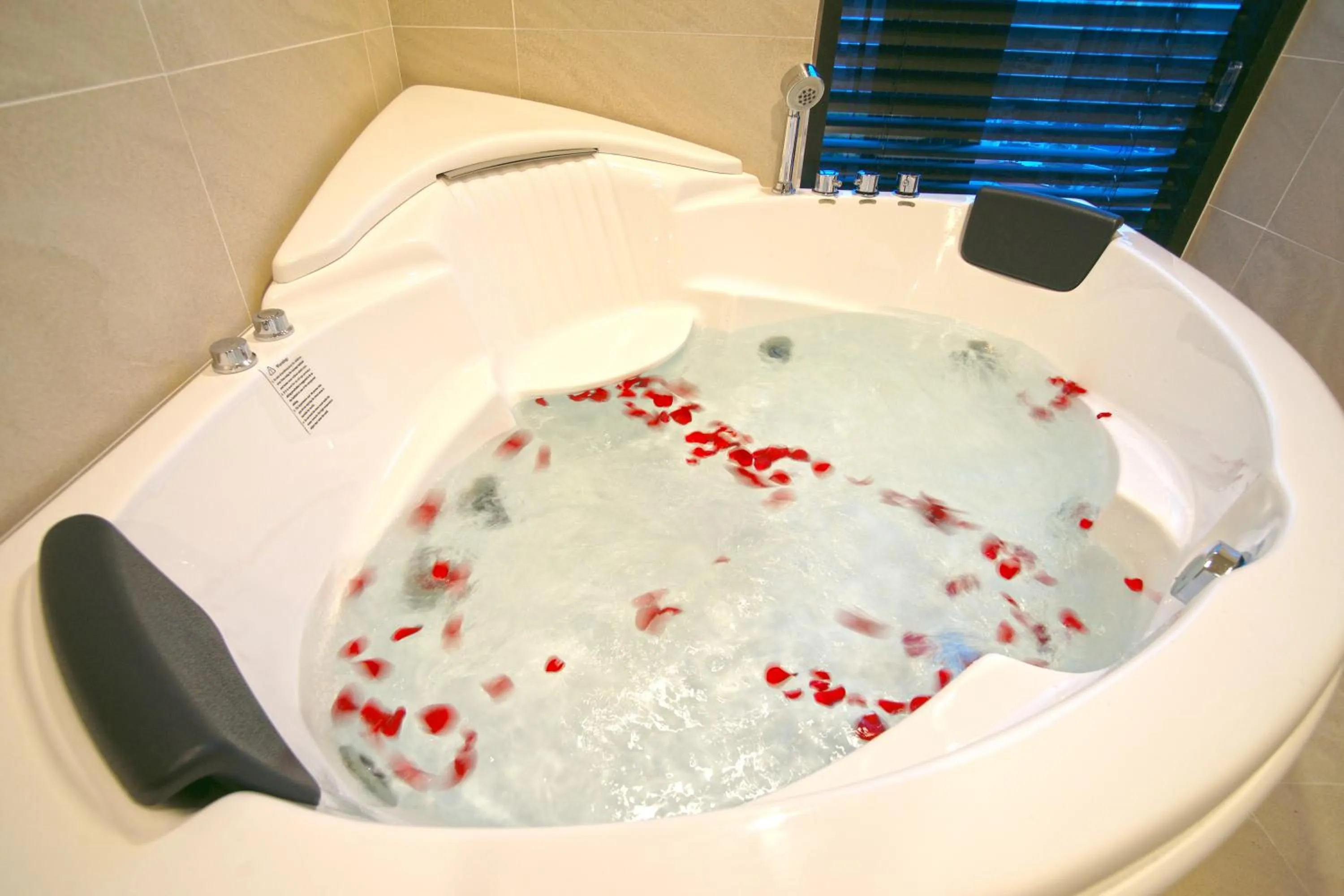 Shower in I-Jin Hotel