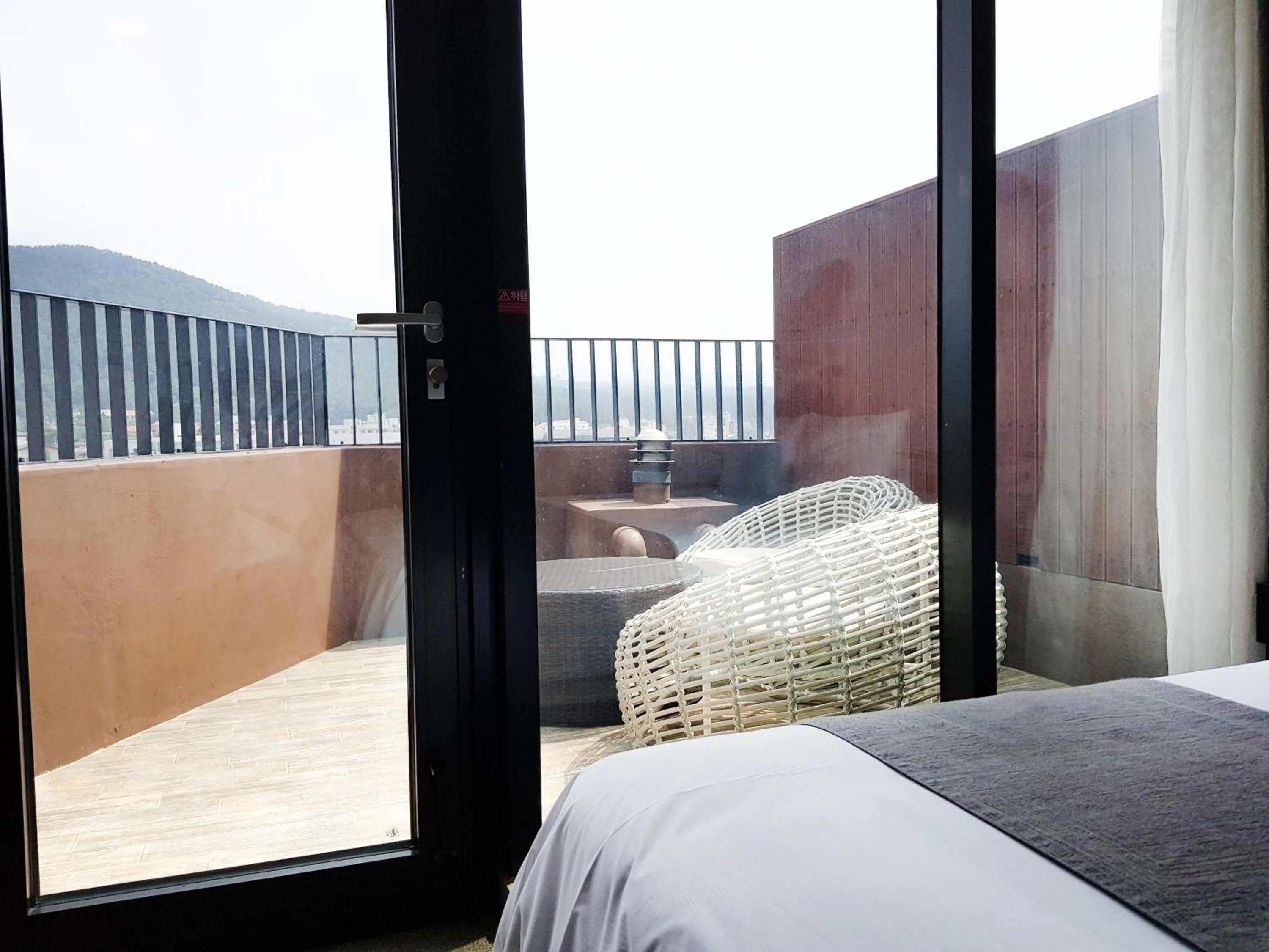 Balcony/Terrace, Bed in I-Jin Hotel