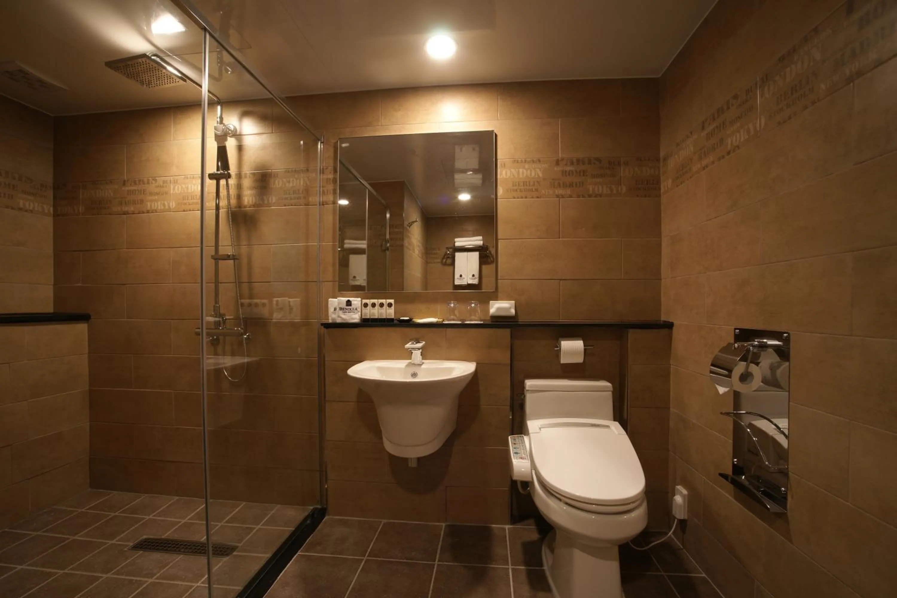 Shower in I-Jin Hotel