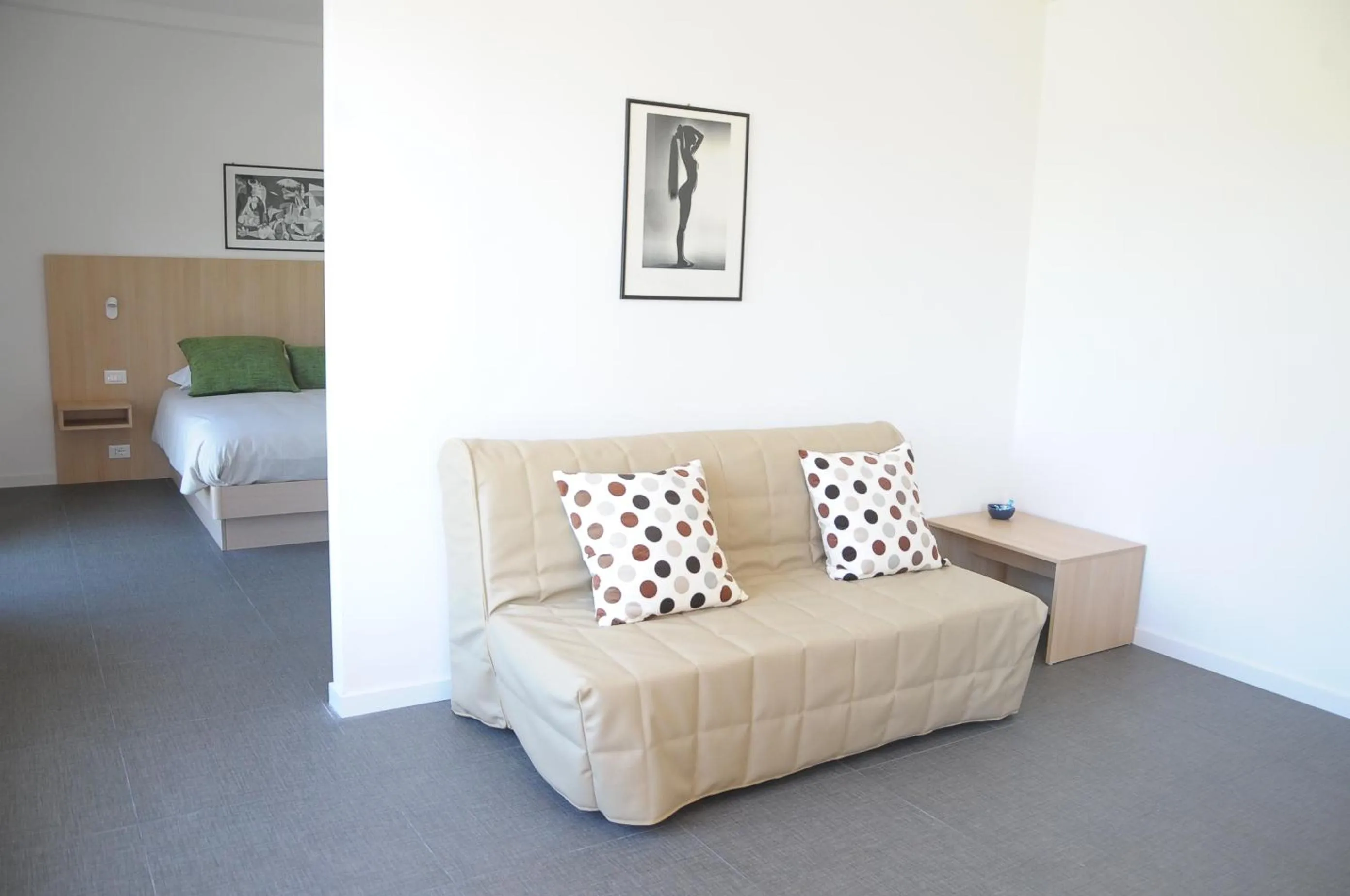 Seating area, Bed in Hotel La Tavernetta
