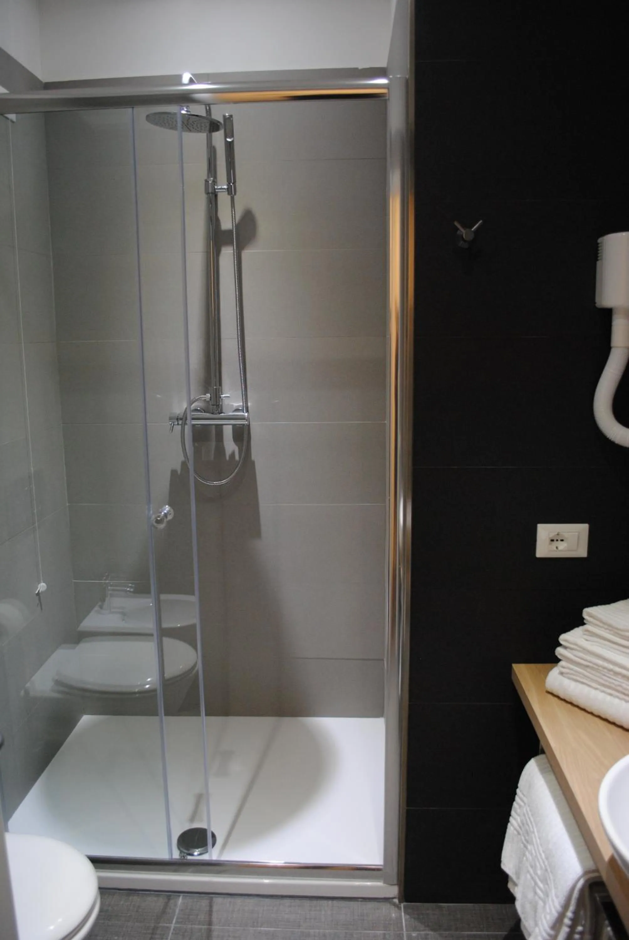 Shower in Hotel La Tavernetta