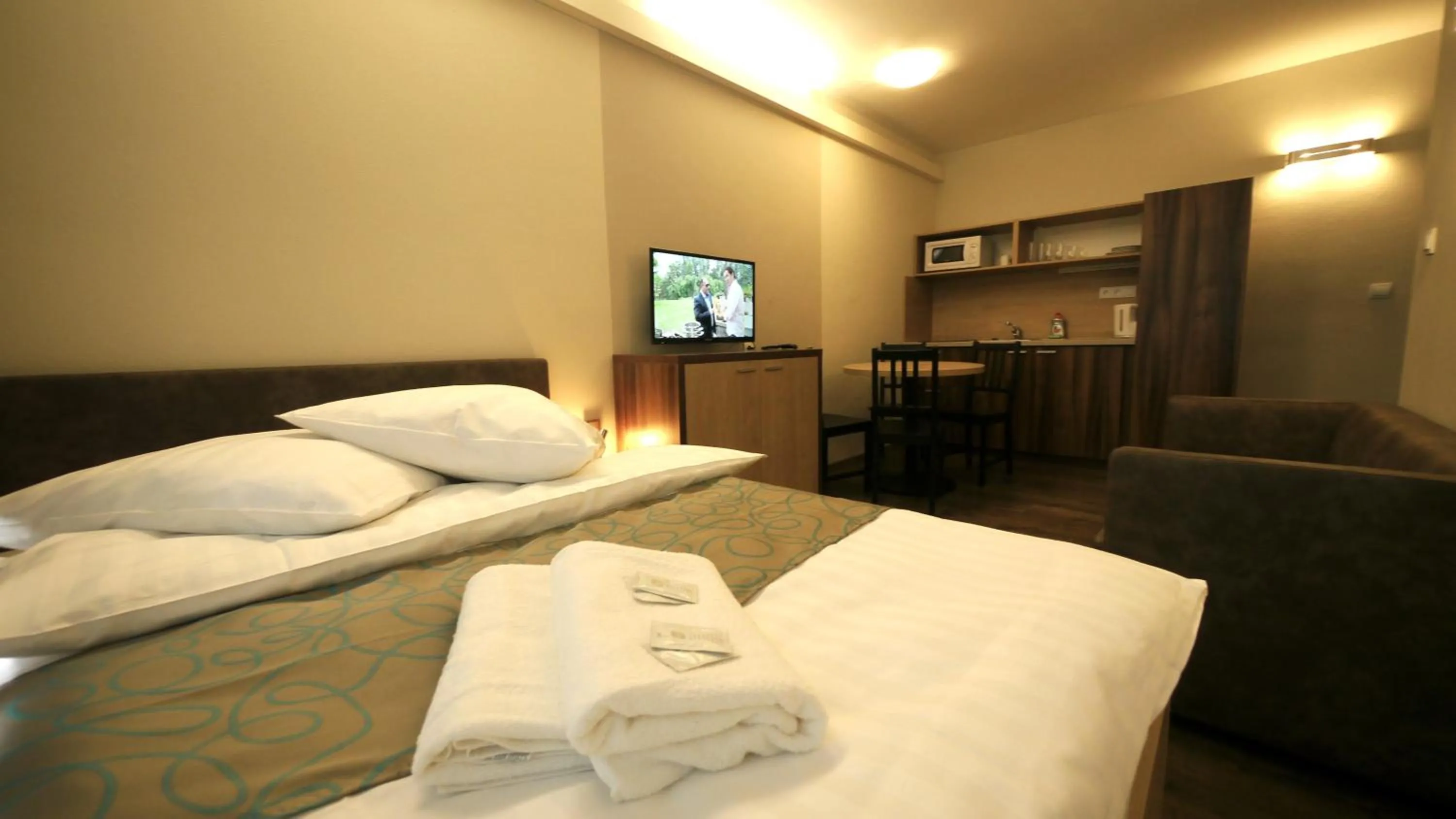Bedroom, Bed in Riverside