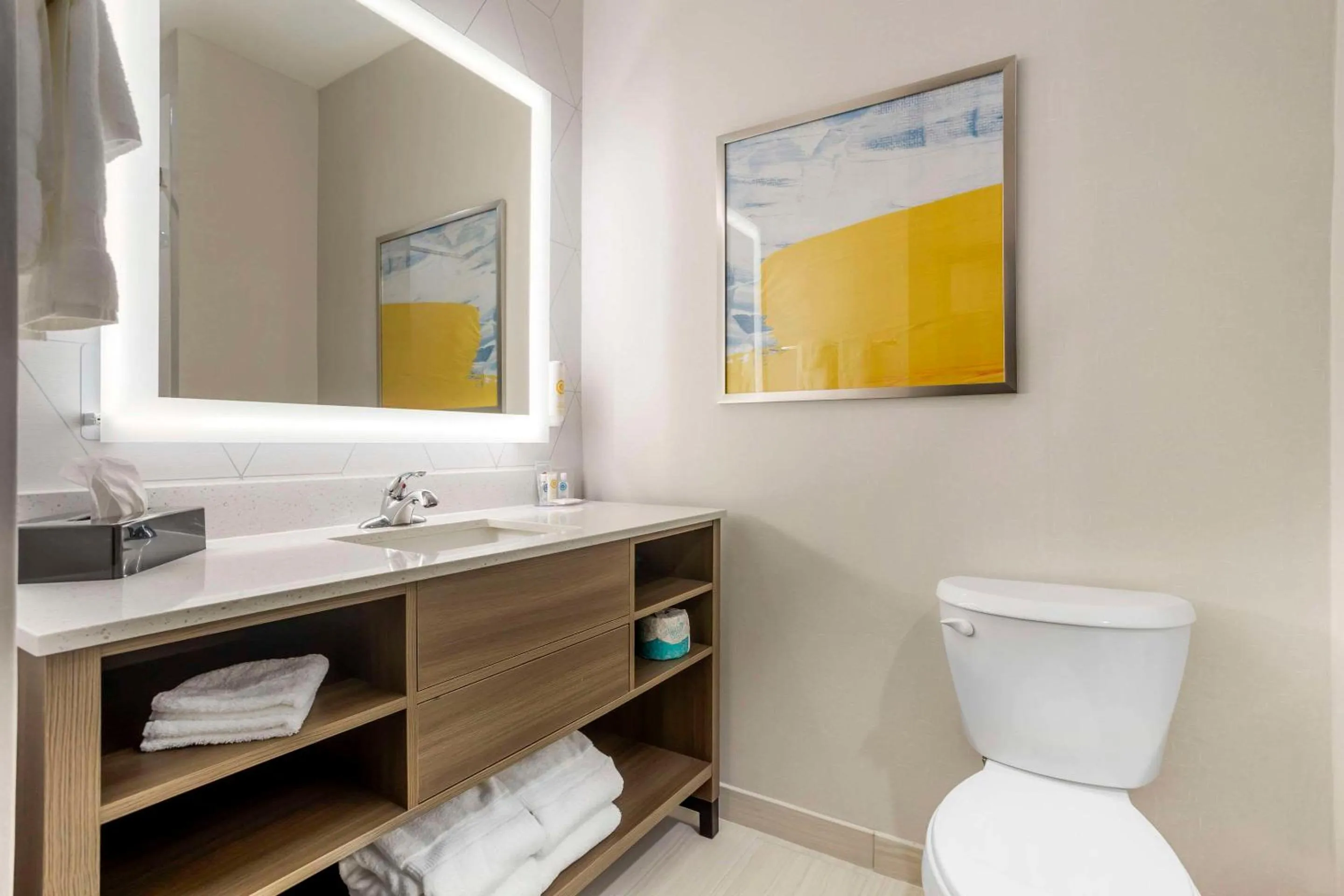 Bedroom in Comfort Inn & Suites Huntsville Near University