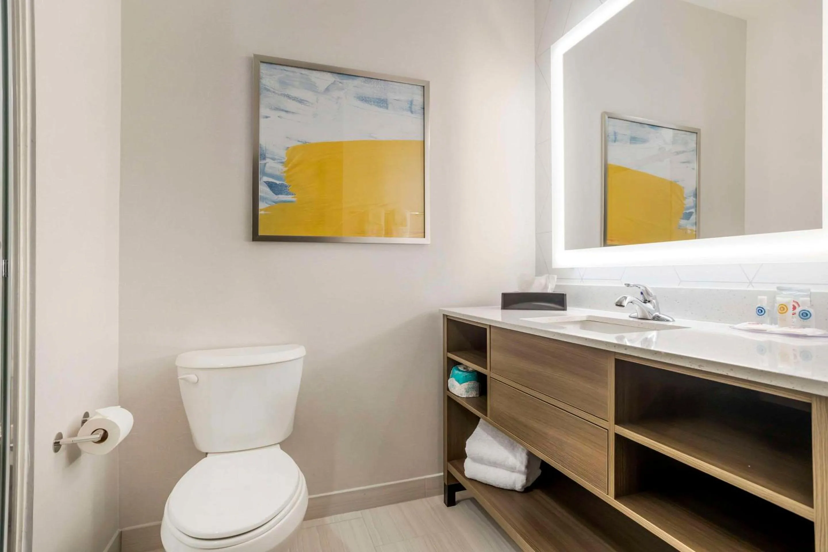 Bedroom in Comfort Inn & Suites Huntsville Near University