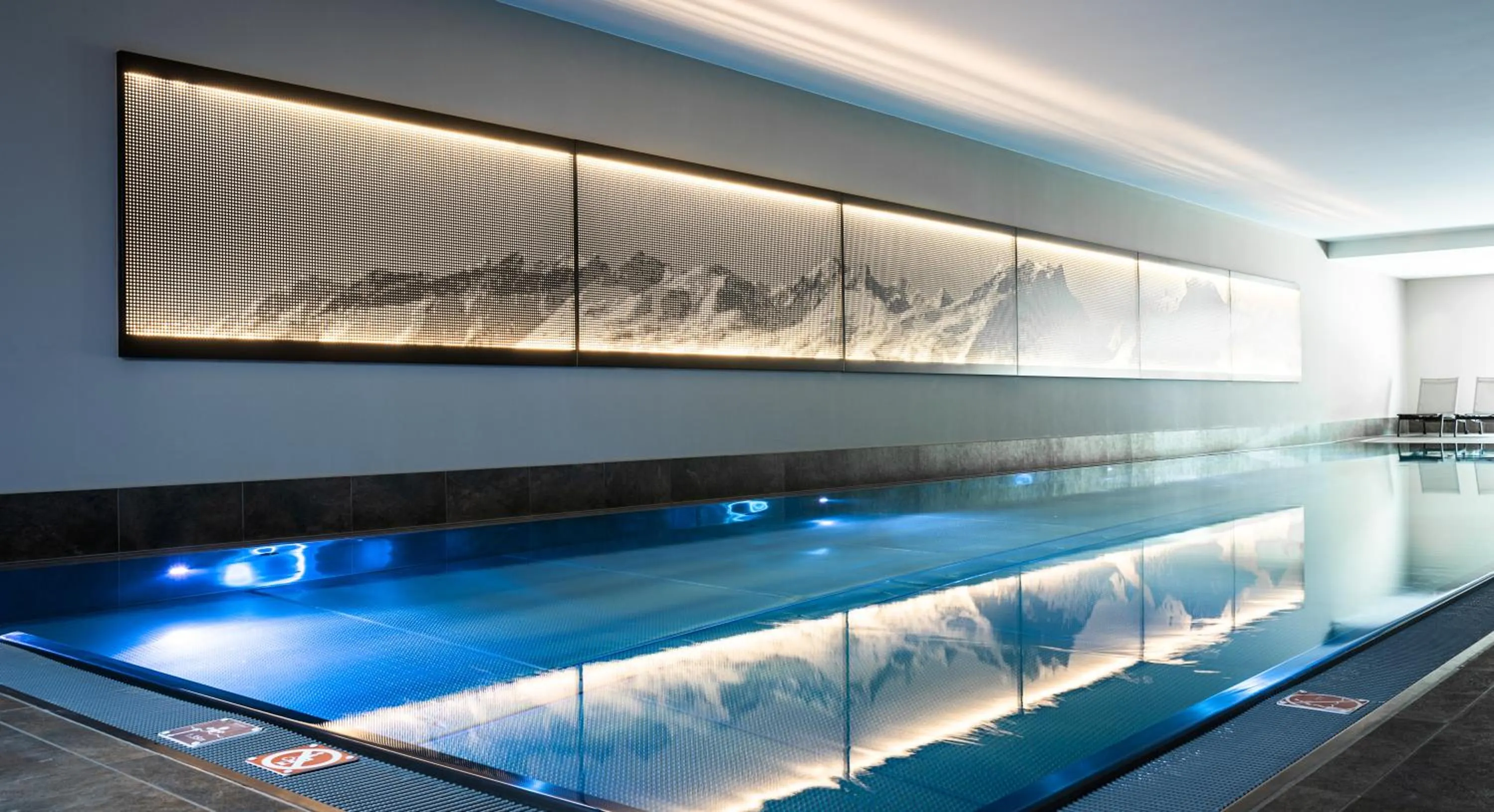 Swimming pool in AMERON Davos Swiss Mountain Resort