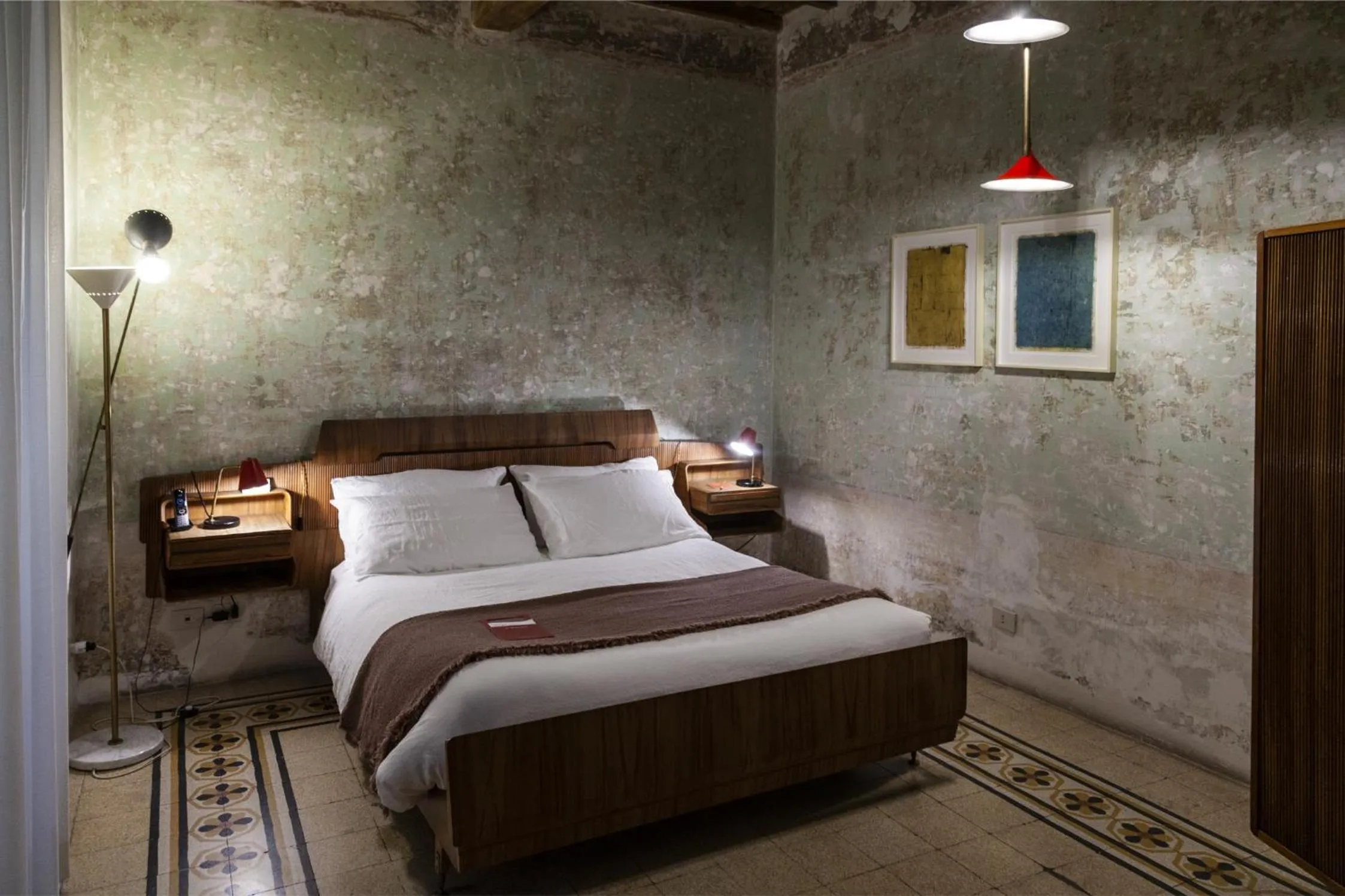 Bed in G-Rough, Rome, a Member of Design Hotels