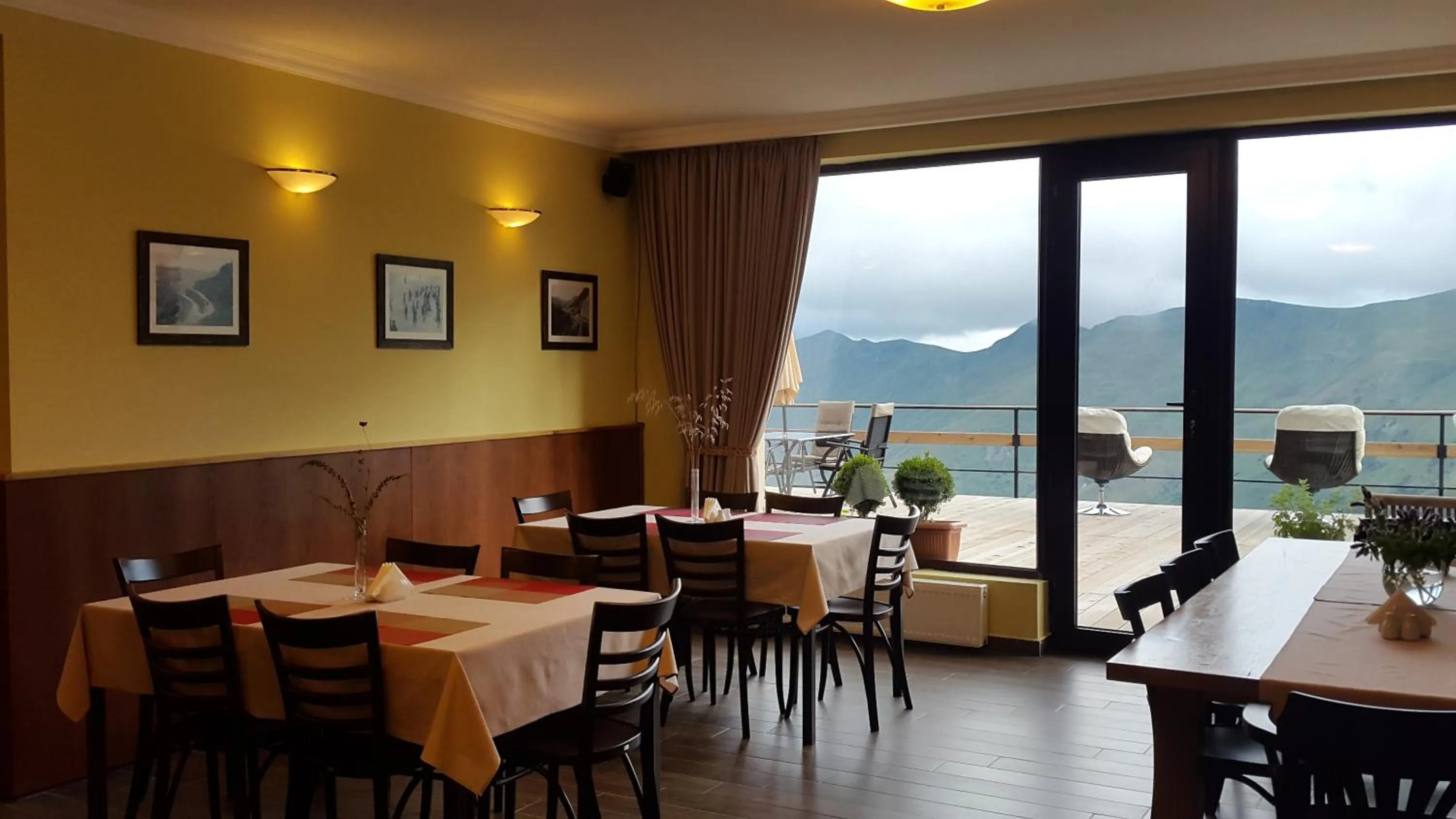 Restaurant/places to eat in Monte Hotel