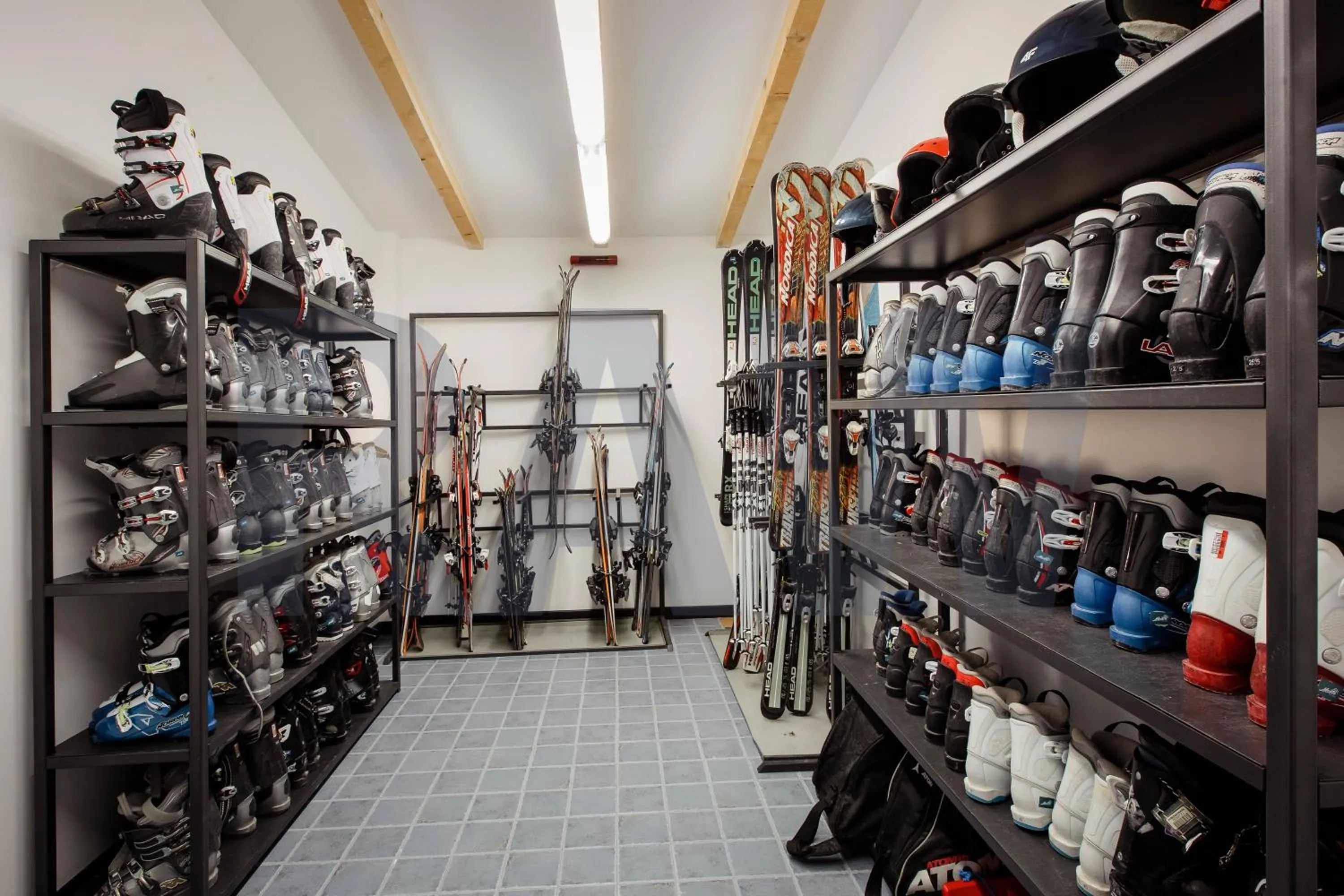 Skiing in Monte Hotel