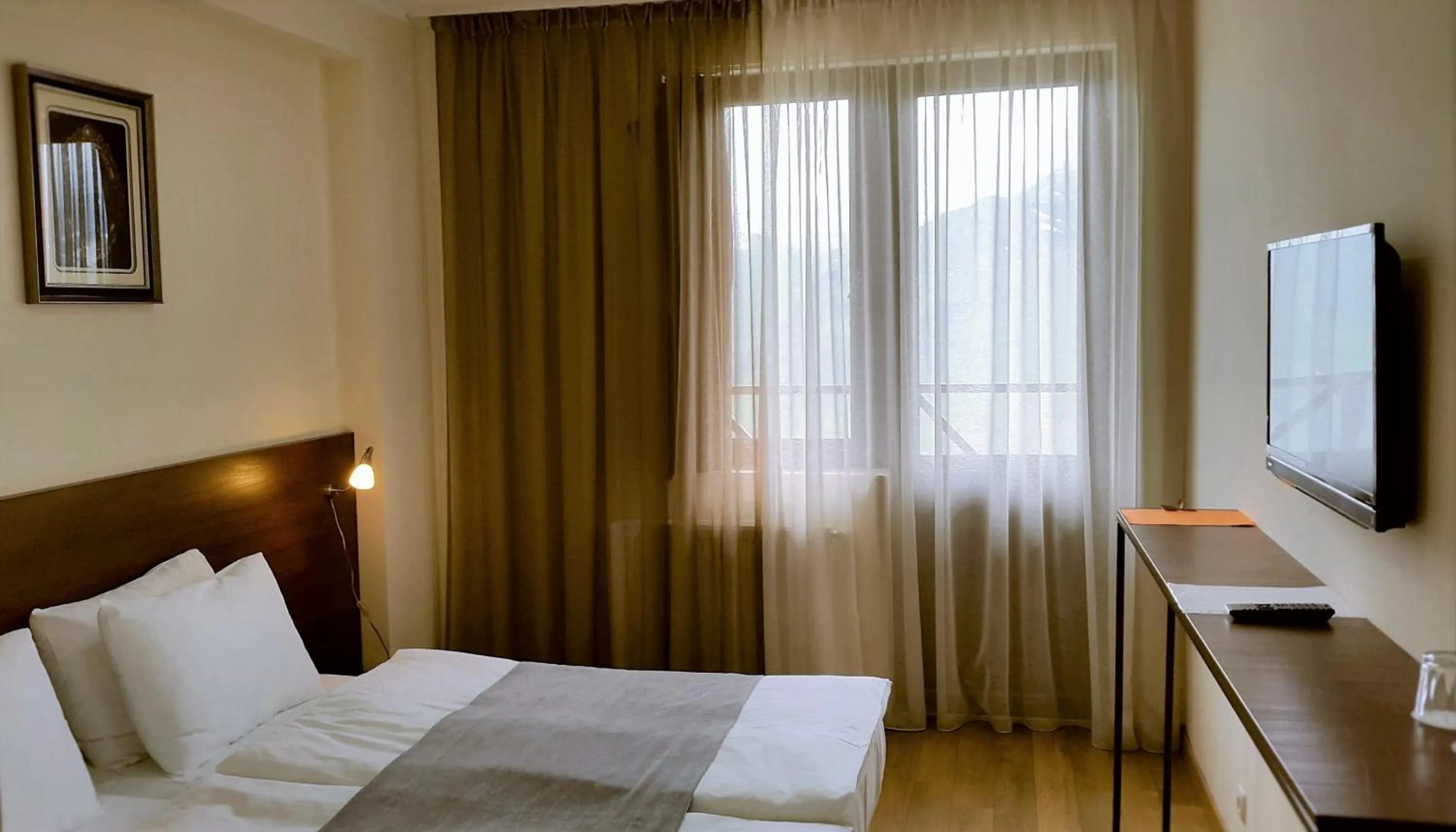 Photo of the whole room, Bed in Monte Hotel