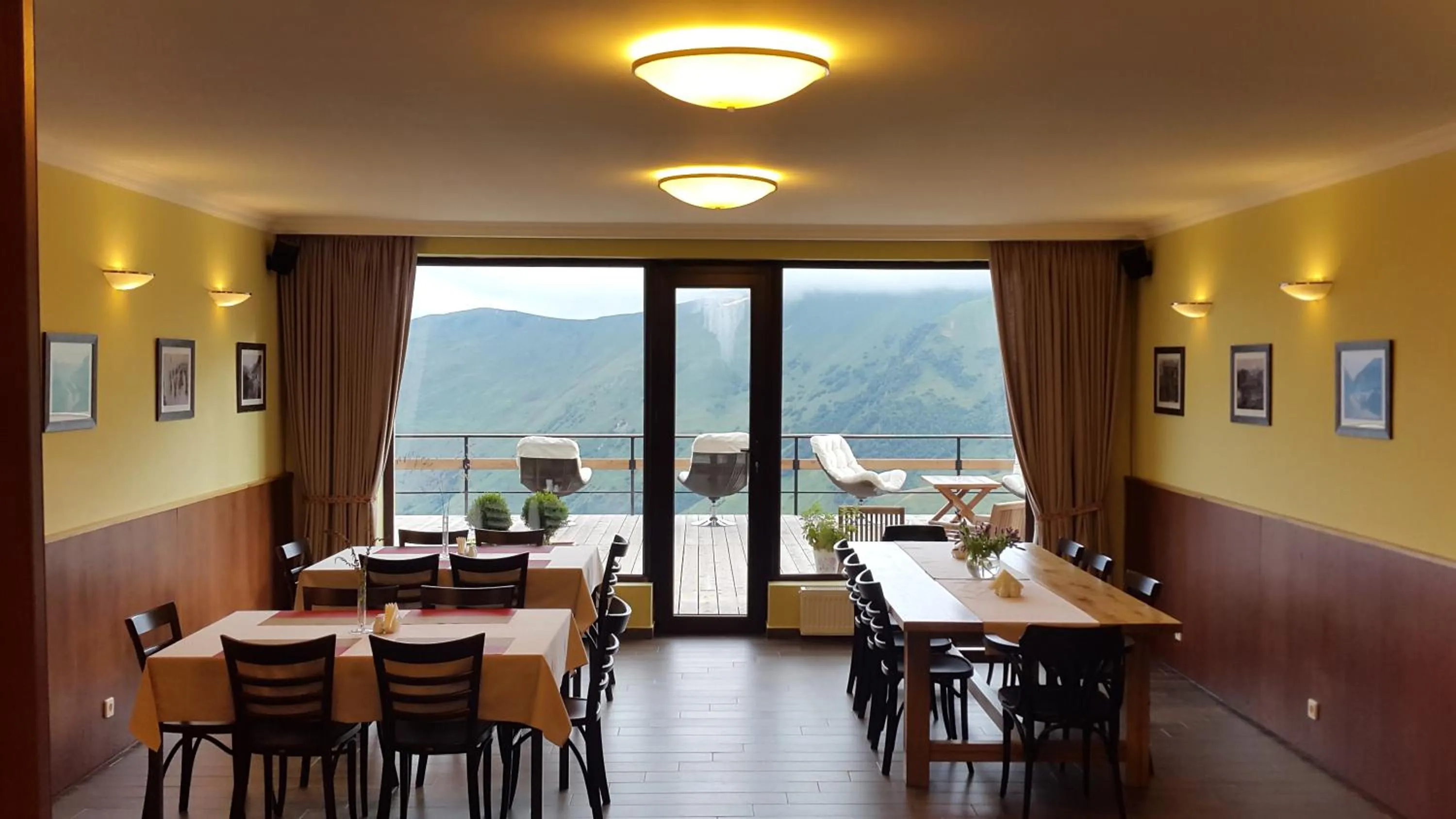 Restaurant/places to eat in Monte Hotel