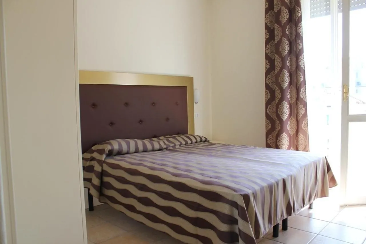 Day, Bed in Hotel Marina
