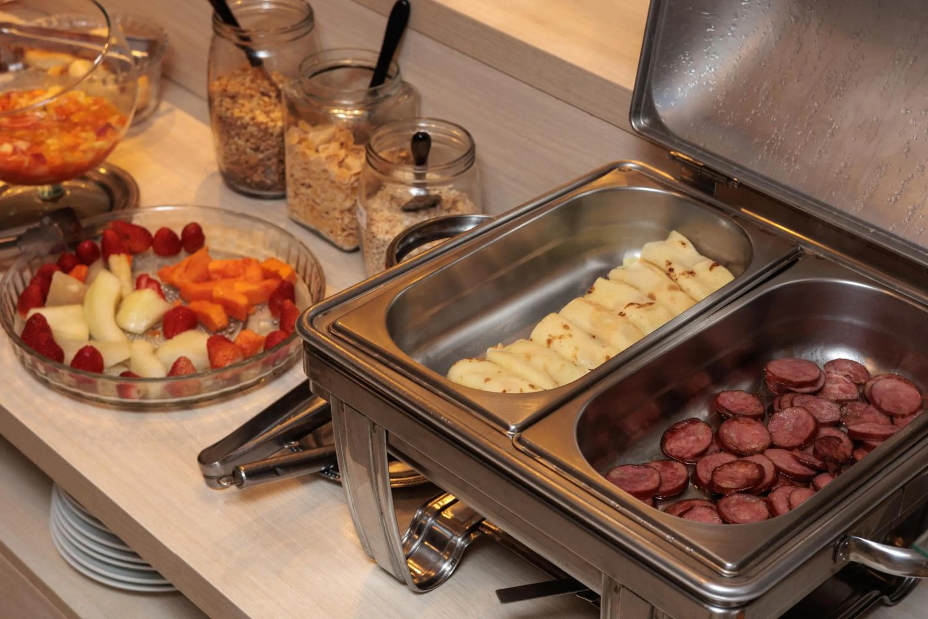 Buffet breakfast in Pousada Naala Gramado