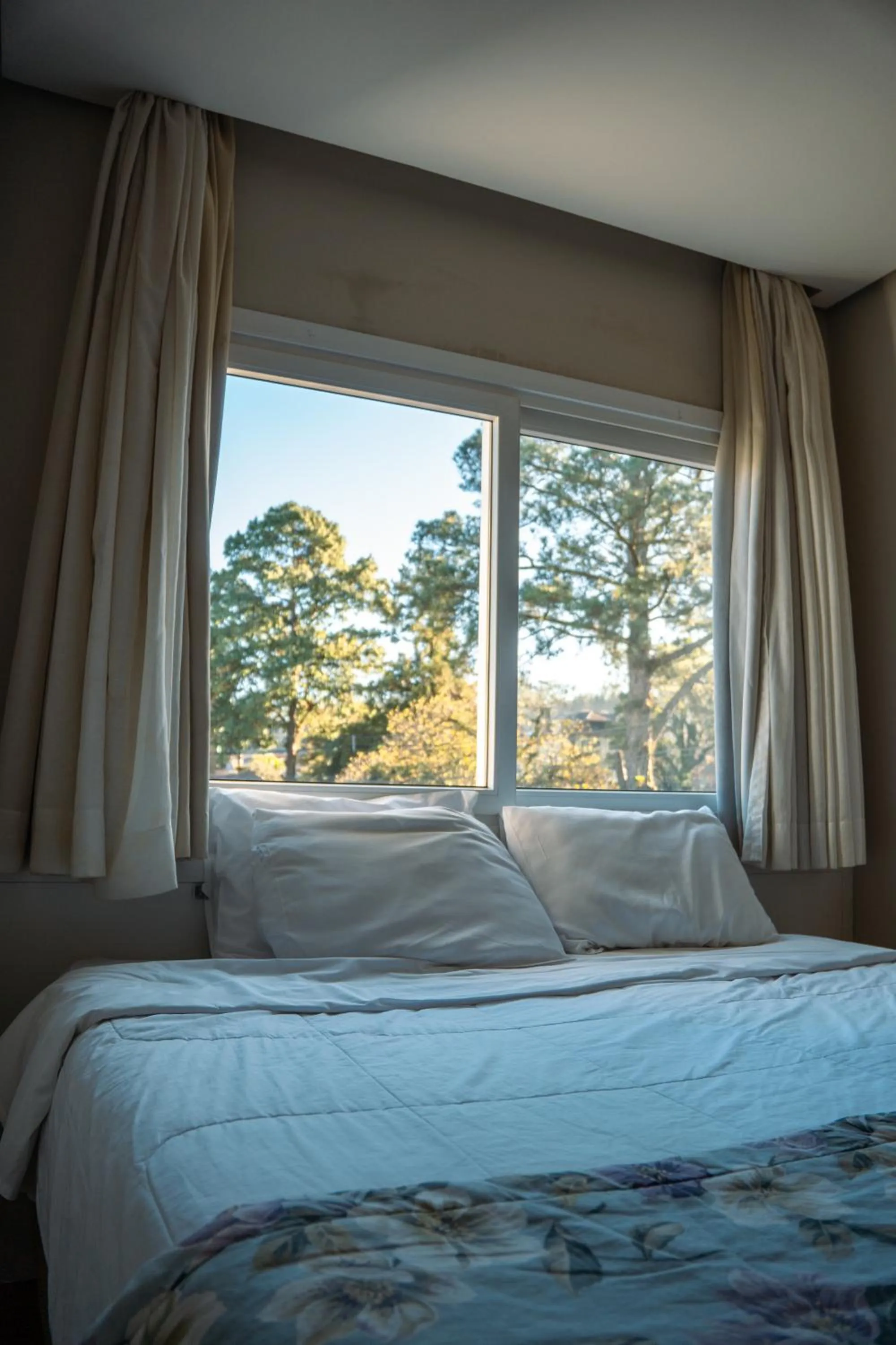 Photo of the whole room, Bed in Pousada Naala Gramado