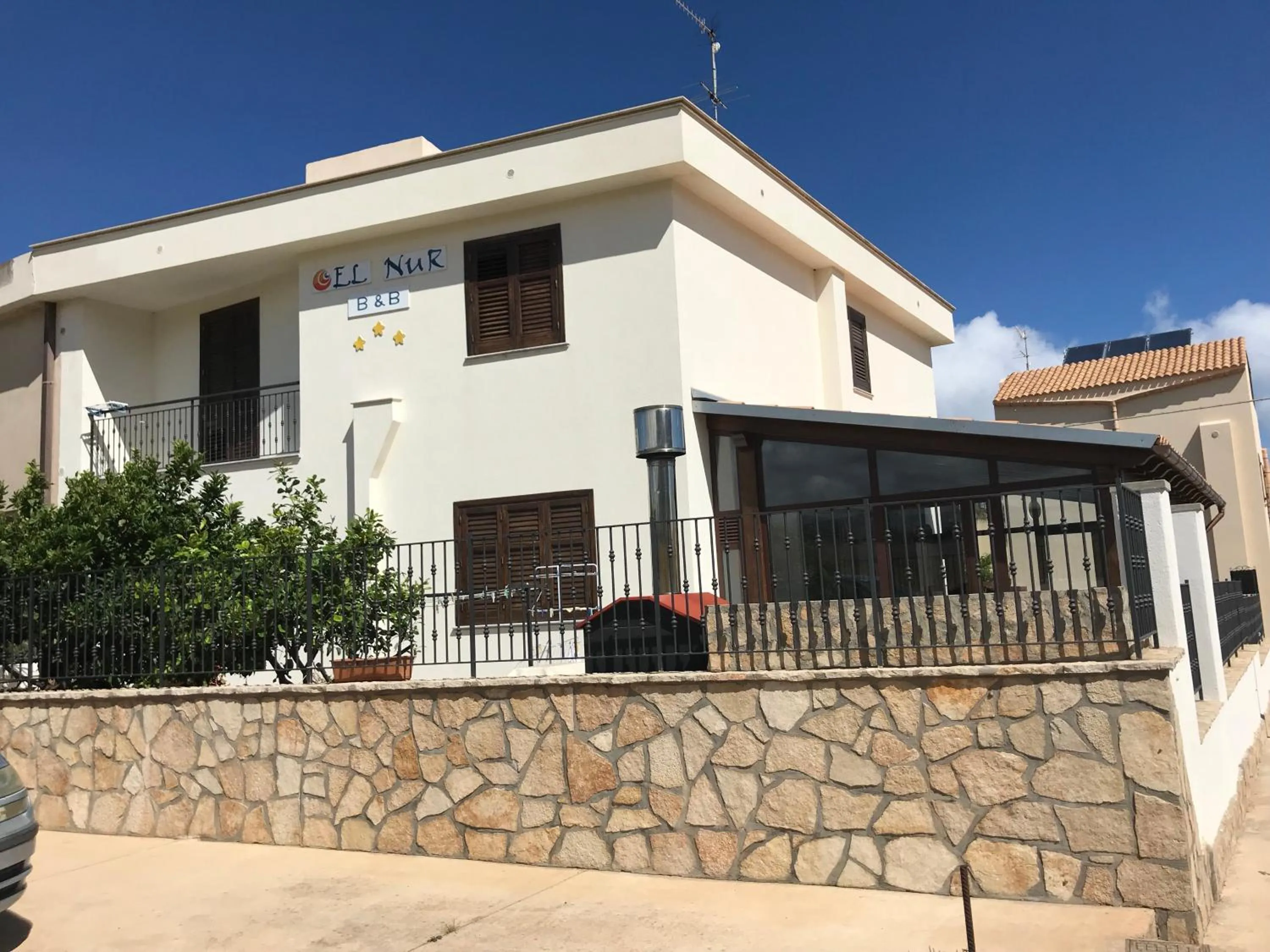 Facade/entrance in El Nur Bed & Breakfast