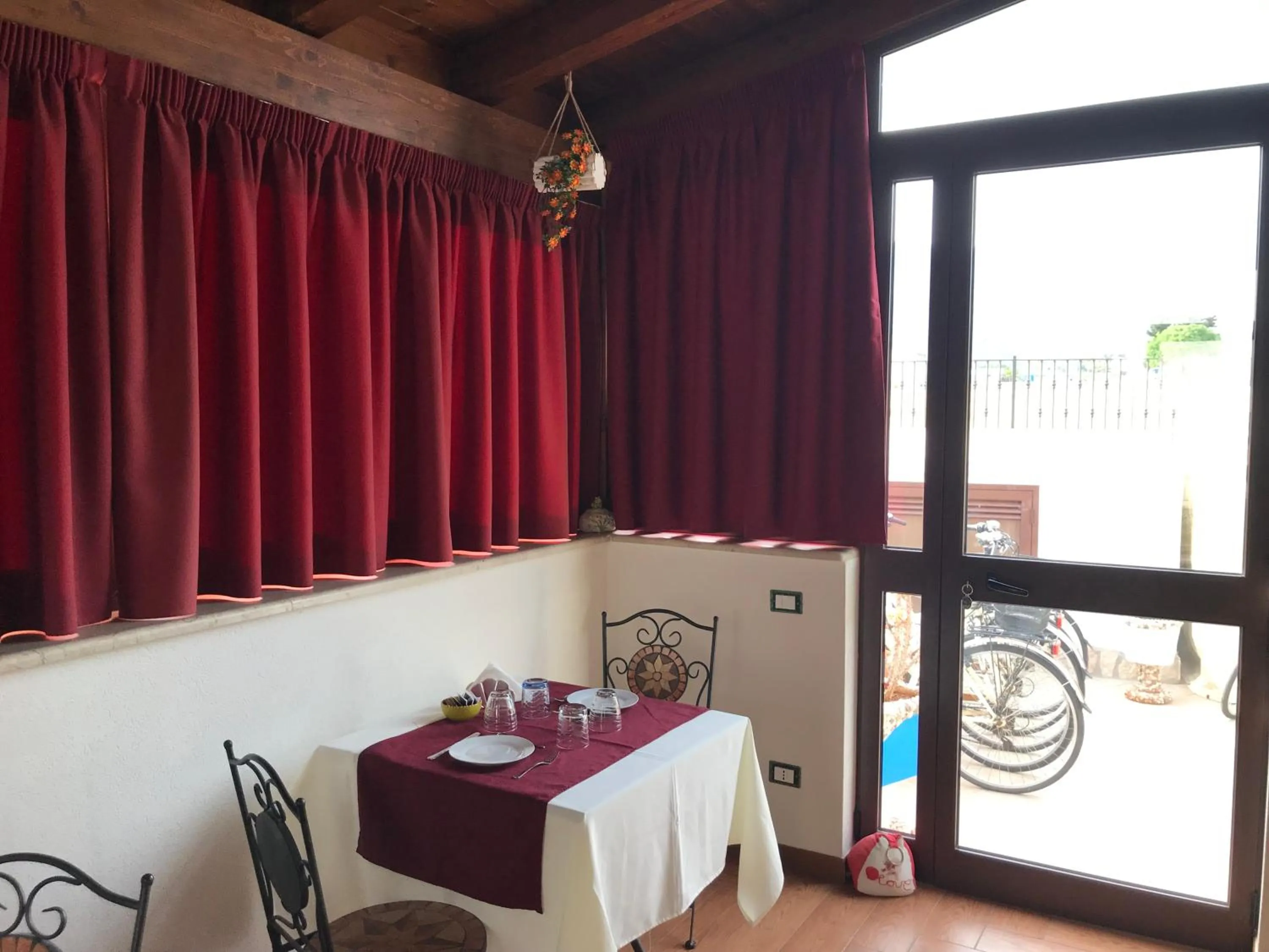 Dining area in El Nur Bed & Breakfast