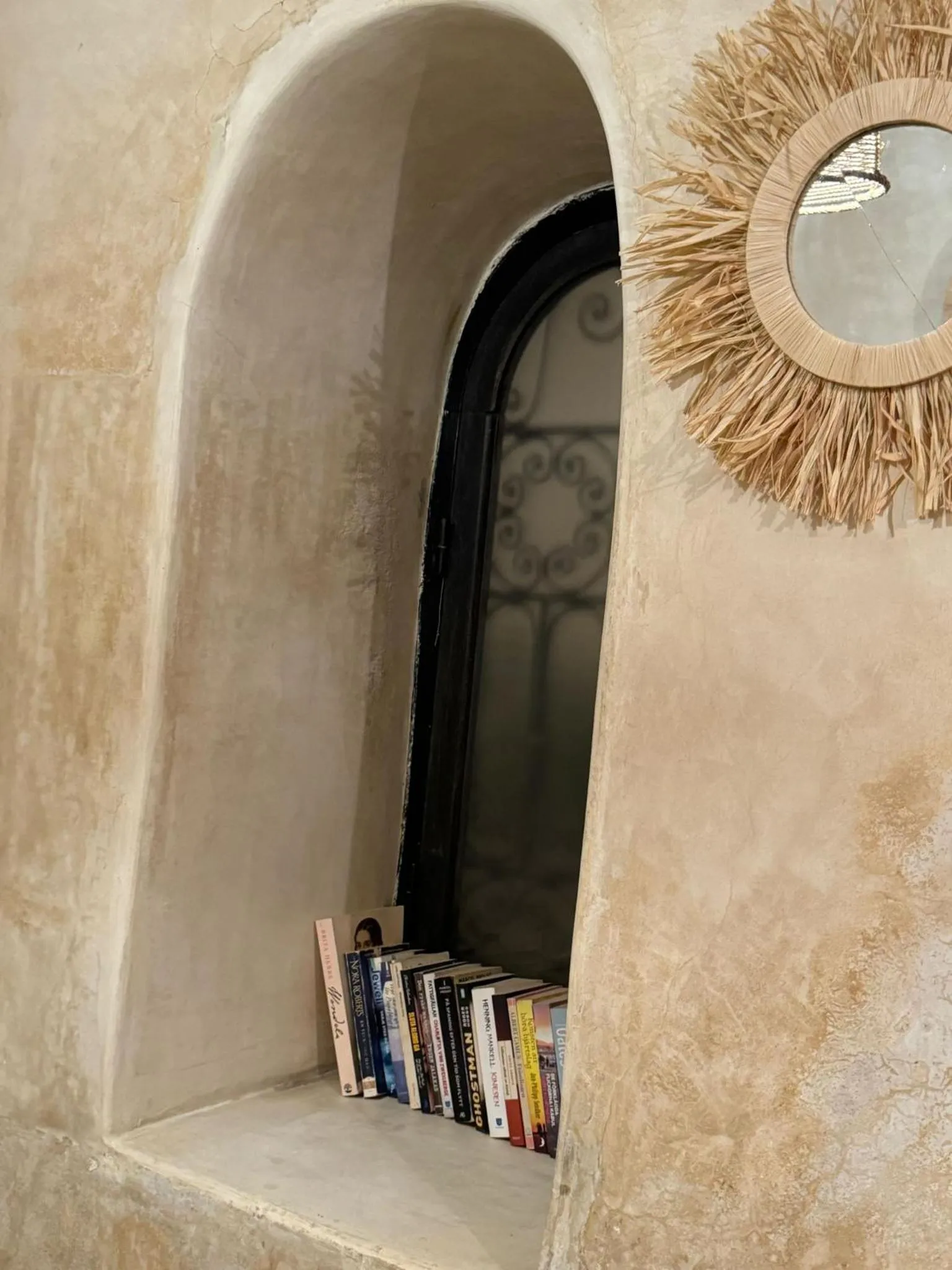 Library in Riad dar serenity