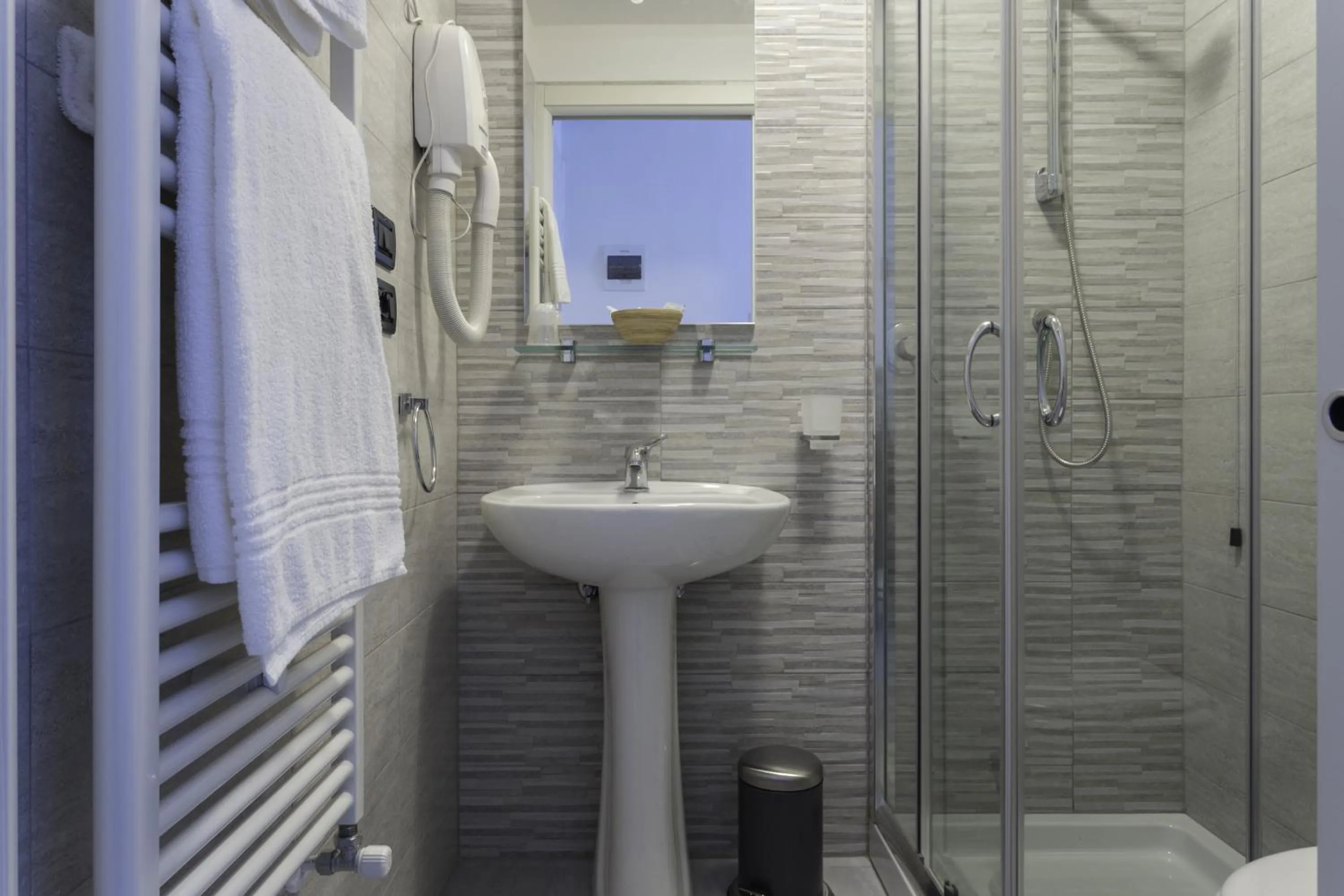 Bathroom in Easy Venice Rooms 1-2