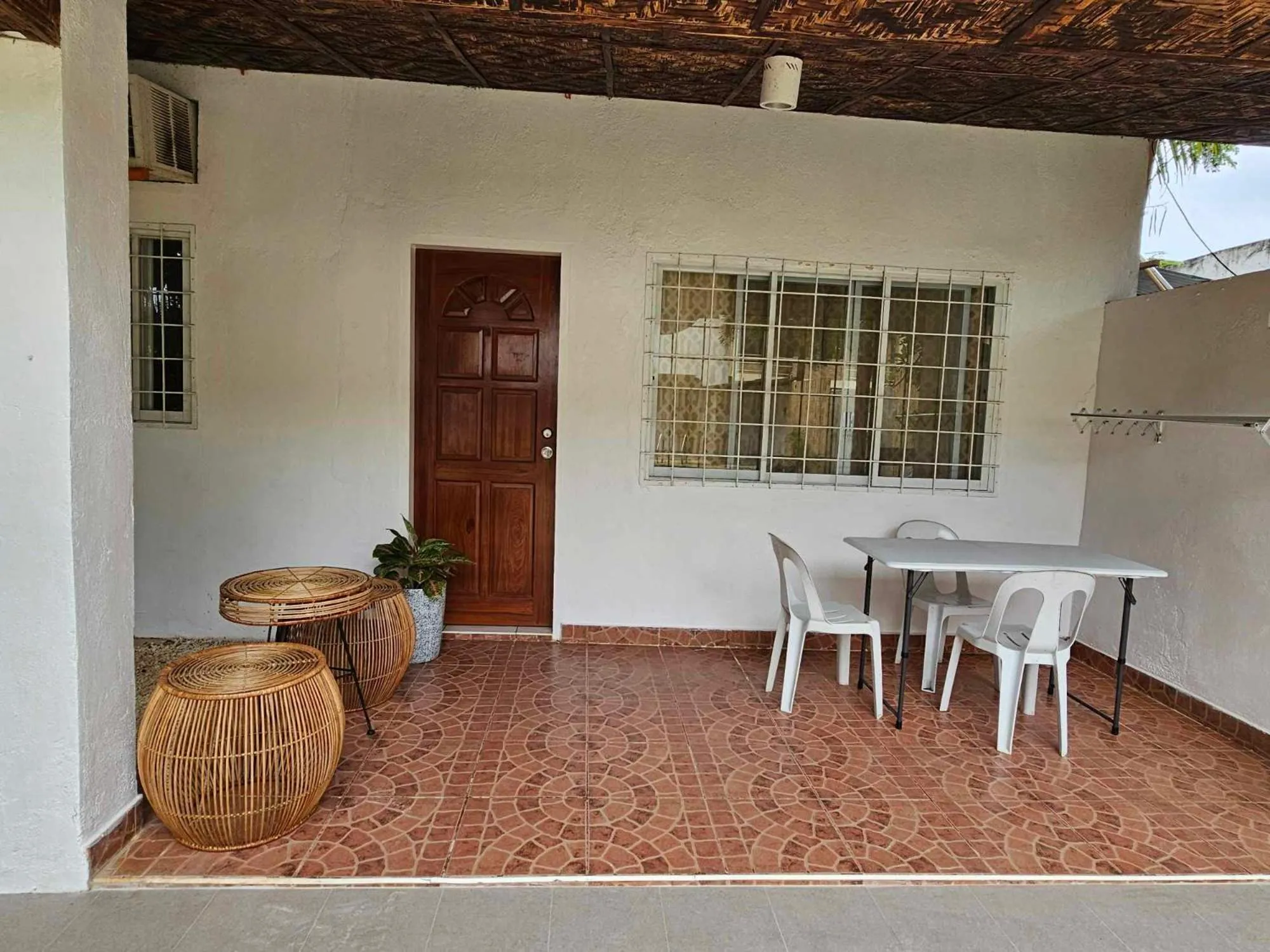 Family in Acacia Sunset Village Inn