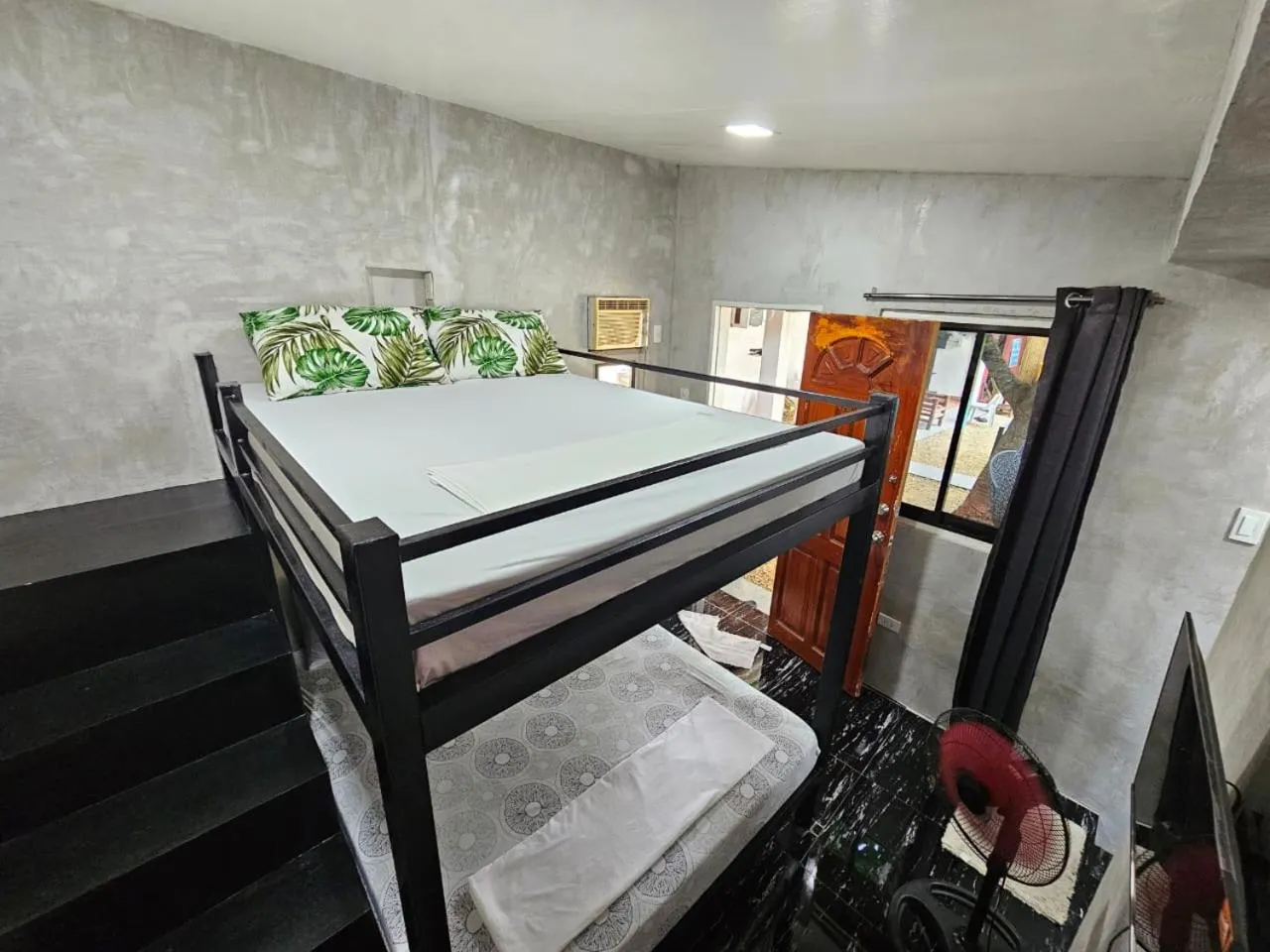 bunk bed, Bed in Acacia Sunset Village Inn