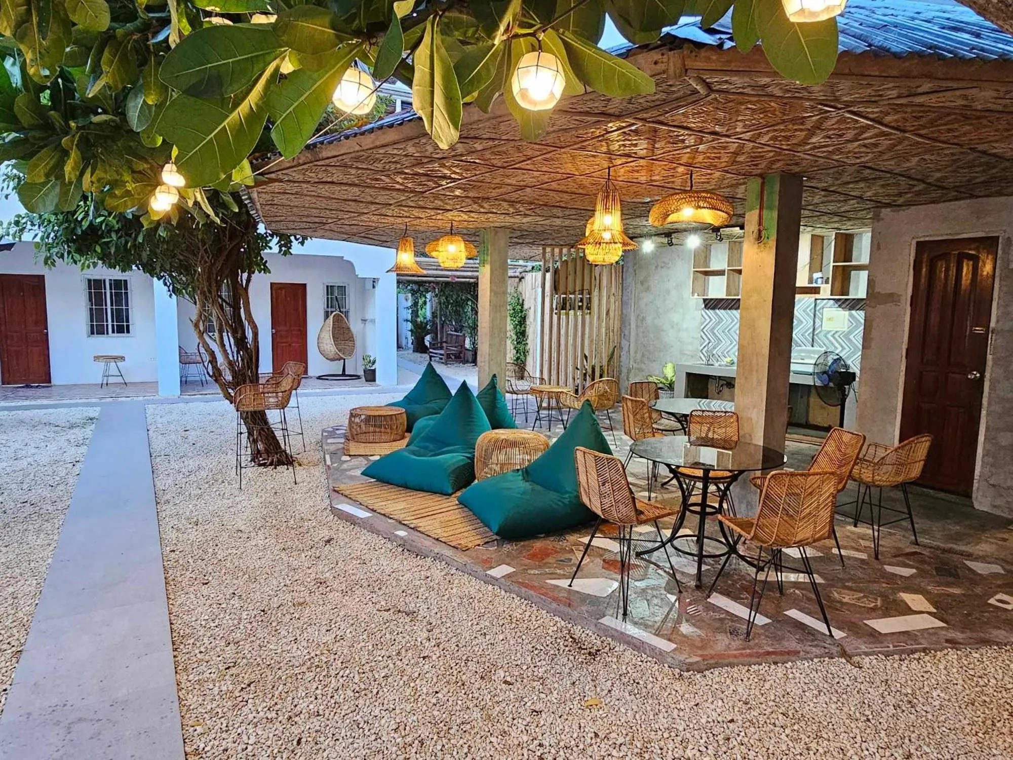 Swimming pool in Acacia Sunset Village Inn