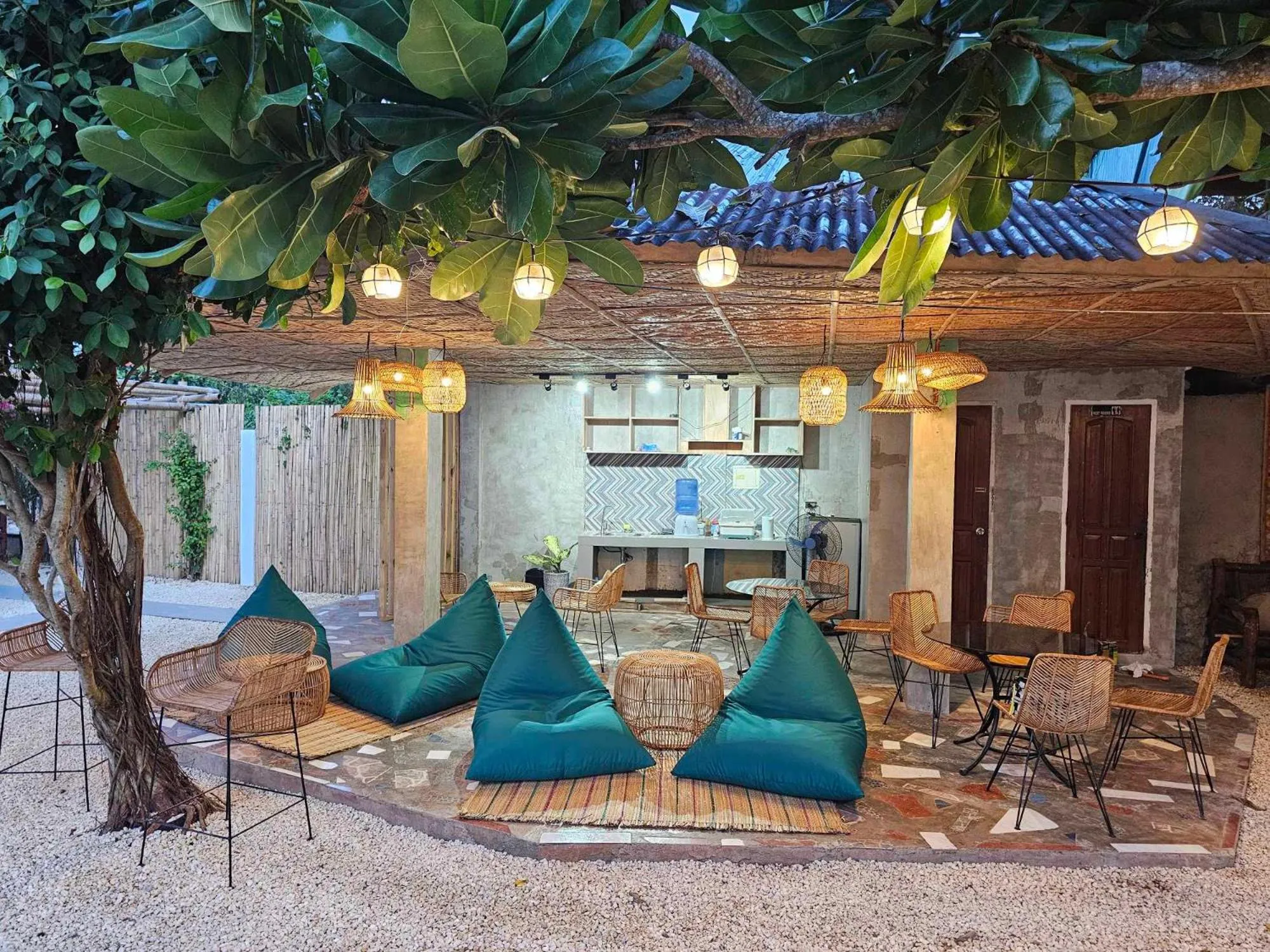 Swimming pool in Acacia Sunset Village Inn