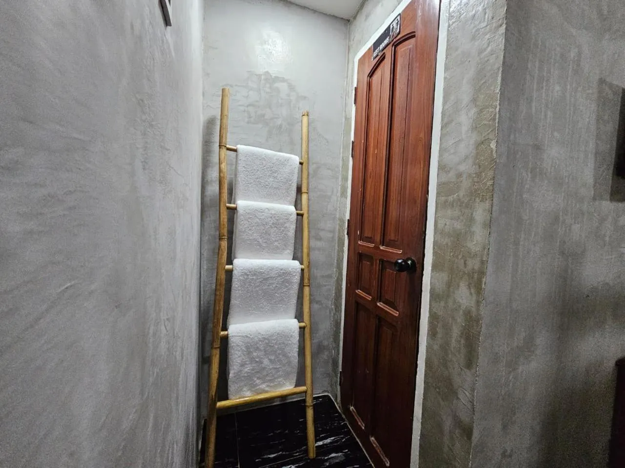 wardrobe in Acacia Sunset Village Inn