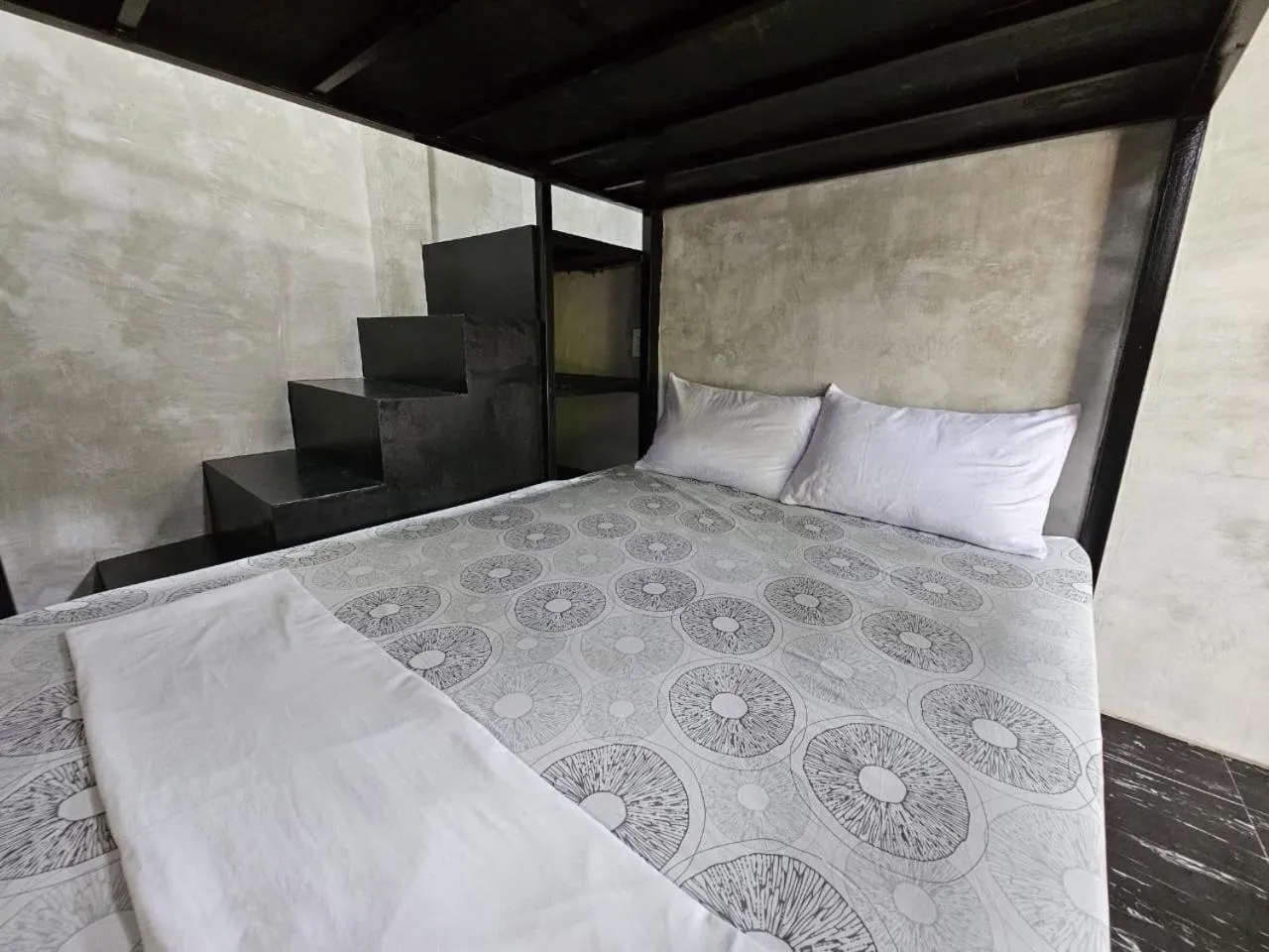 Bed in Acacia Sunset Village Inn