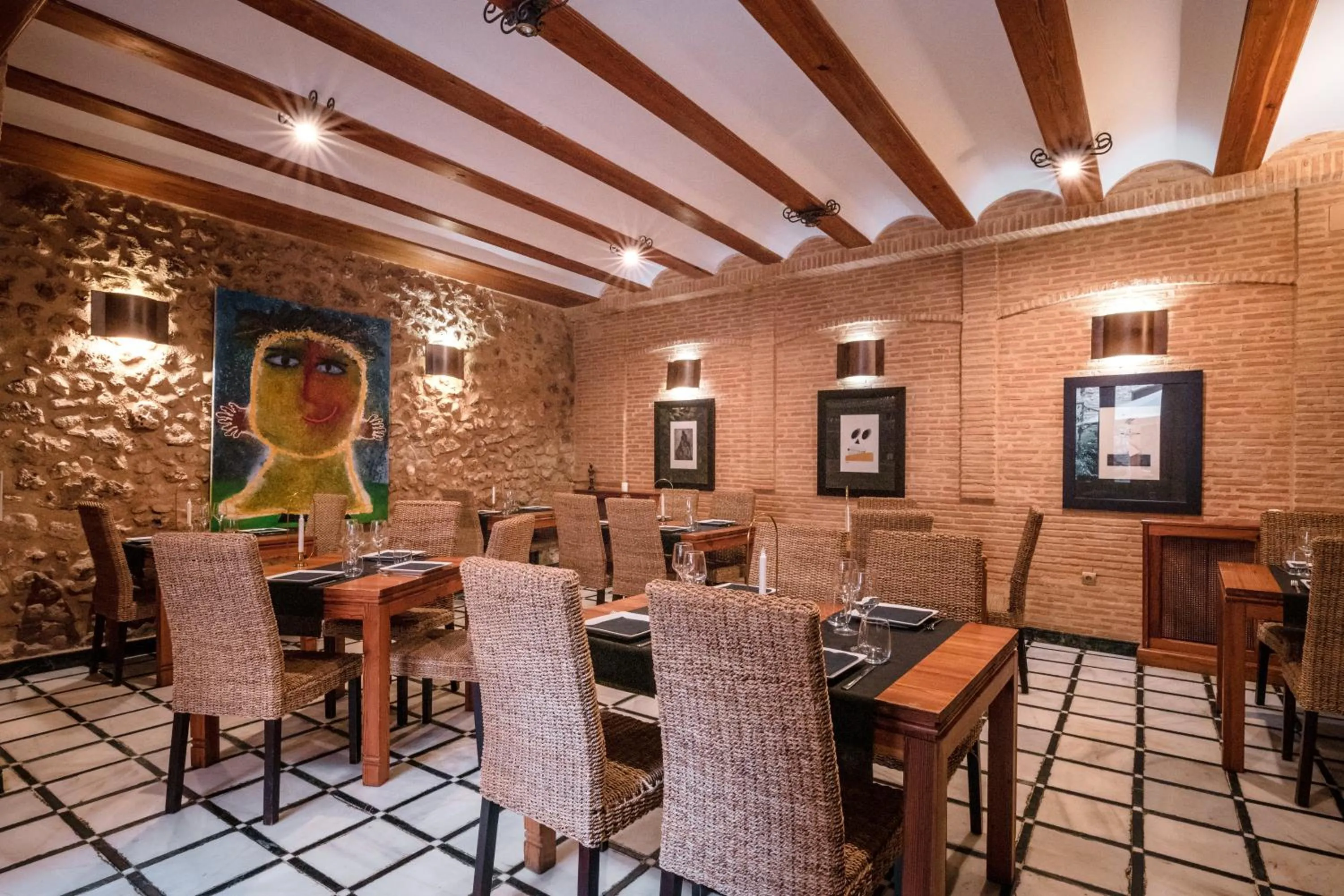 Restaurant/places to eat in Hotel Casa Babel