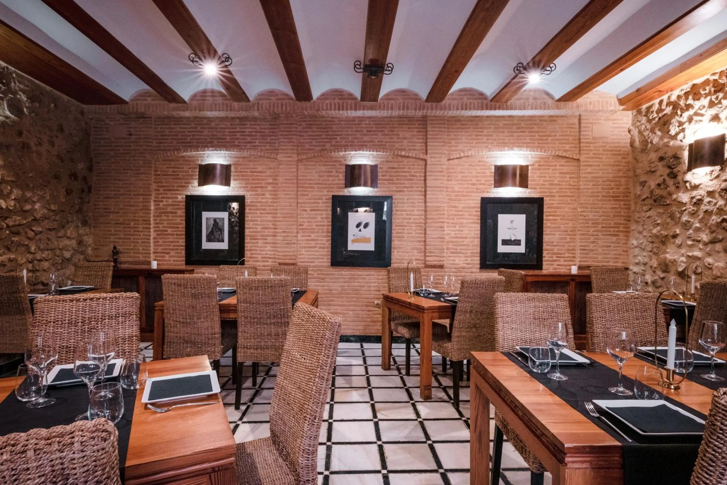 Restaurant/places to eat in Hotel Casa Babel