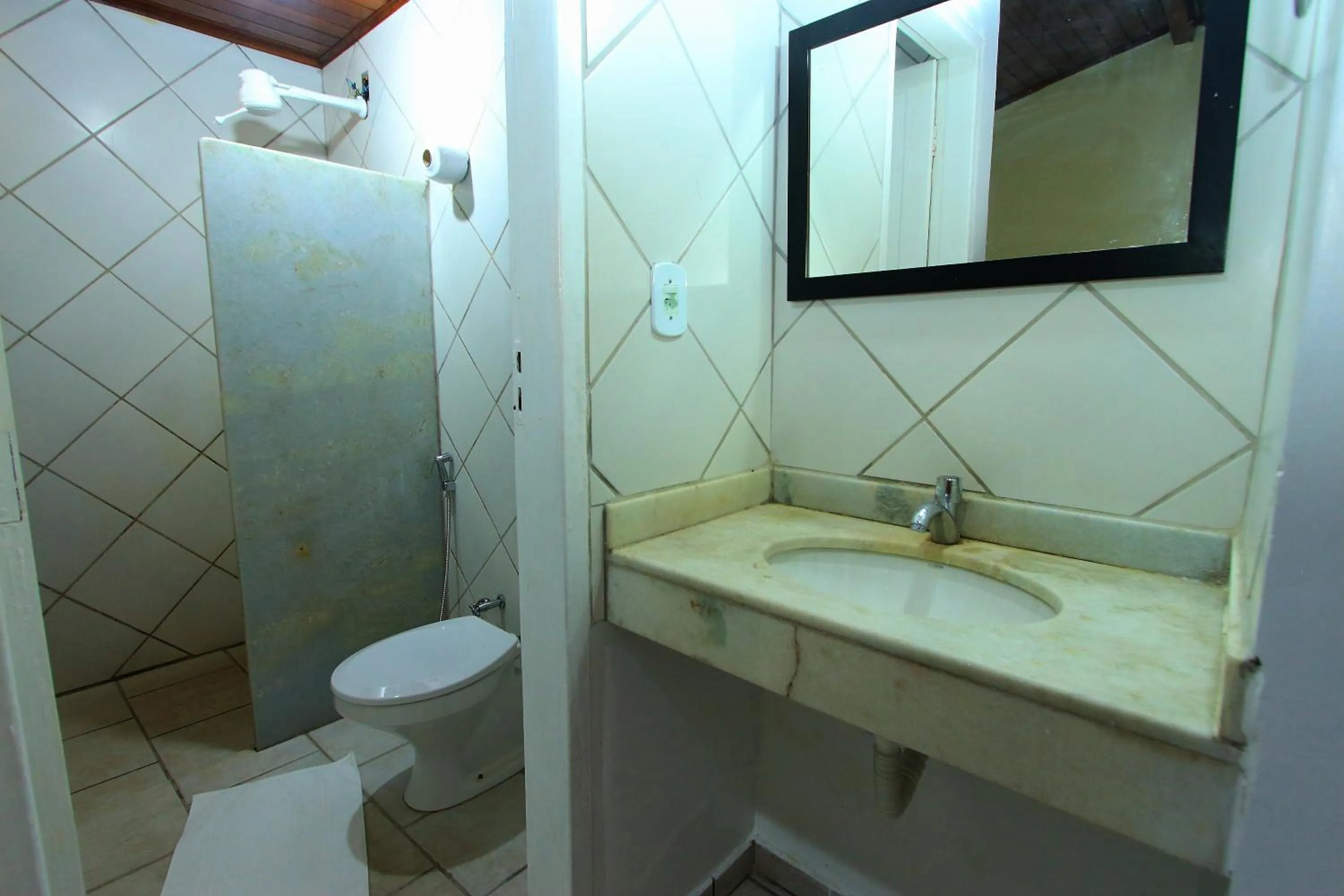 Shower in Navegantes Hotel