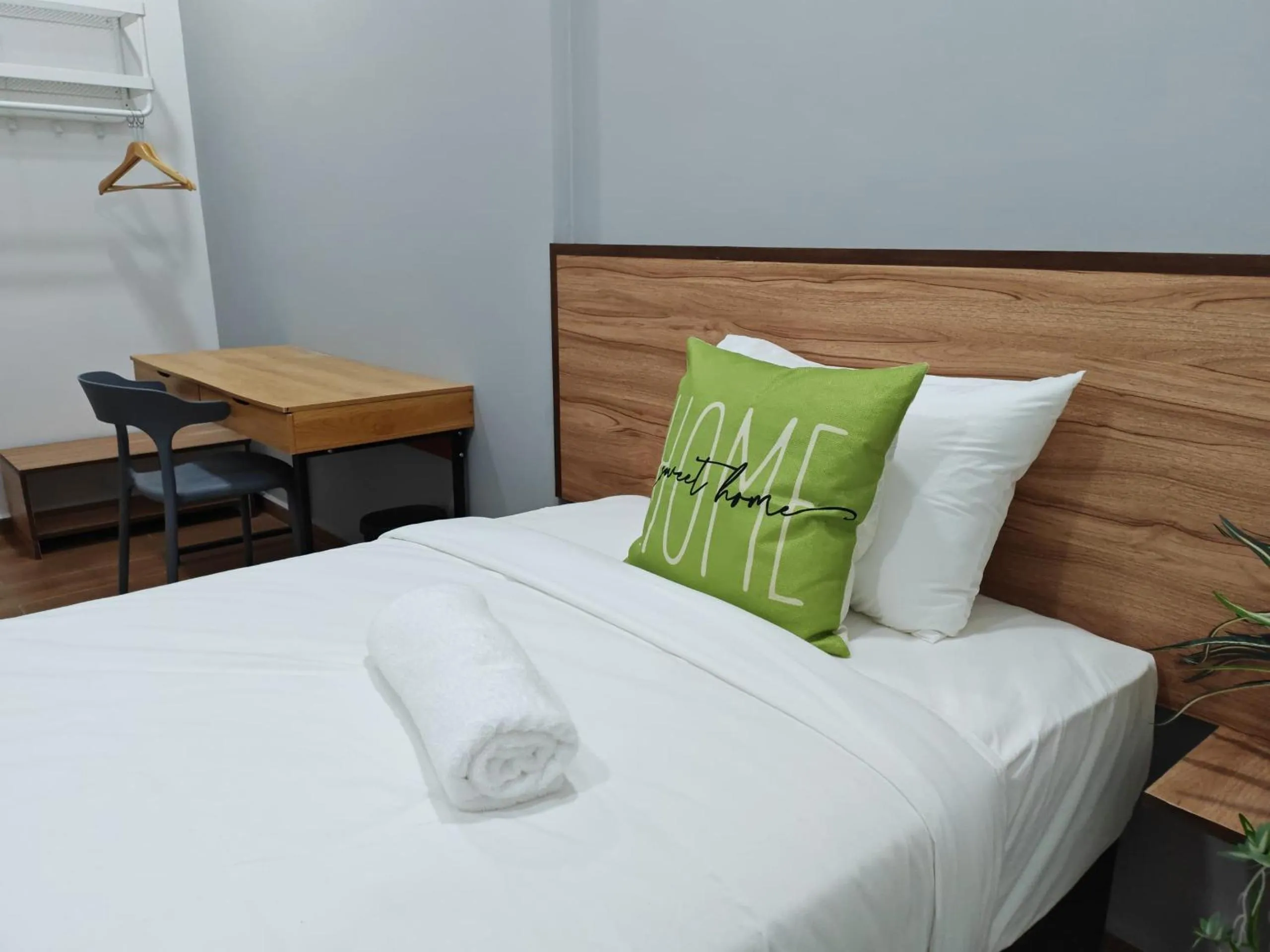 Property building, Bed in Sh Garden Hotel