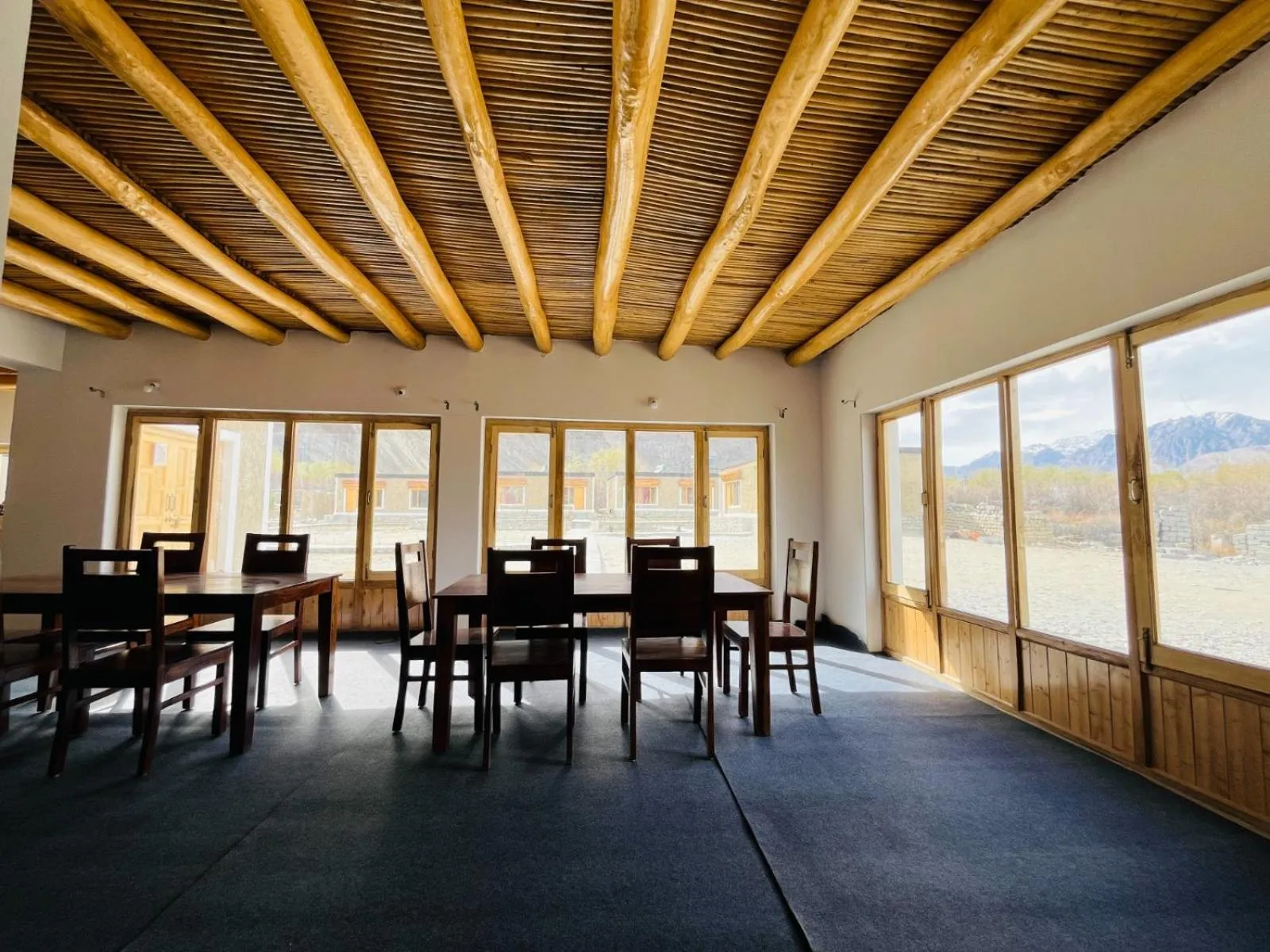 Restaurant/places to eat in Hunder Tamarix Resort