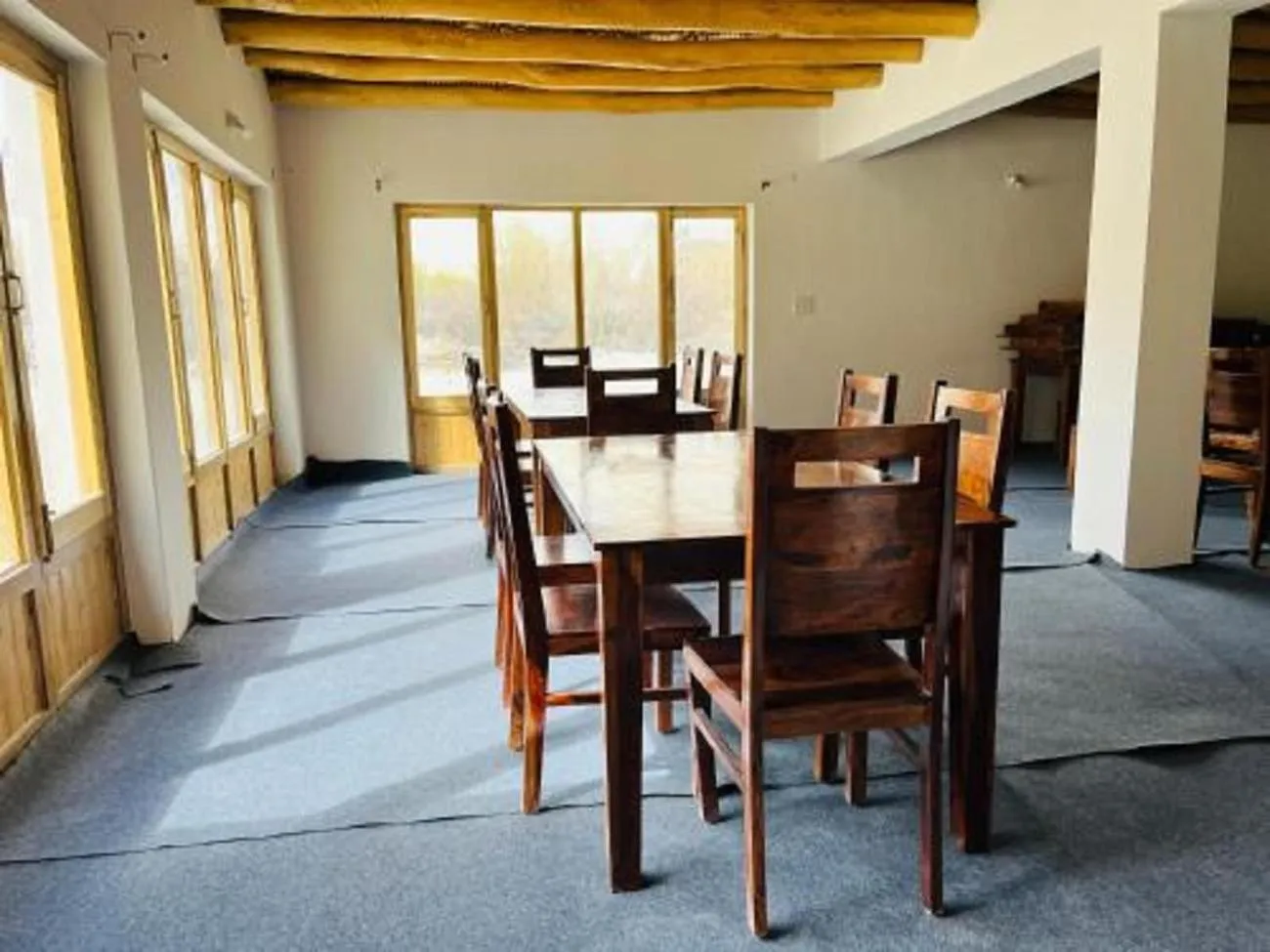 Restaurant/places to eat in Hunder Tamarix Resort