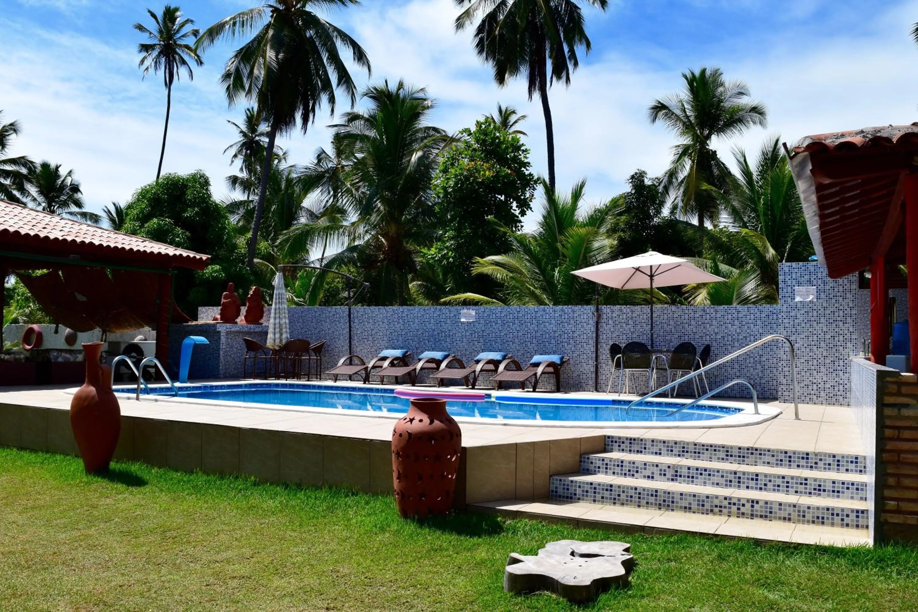 Swimming pool in Chalés de Peroba
