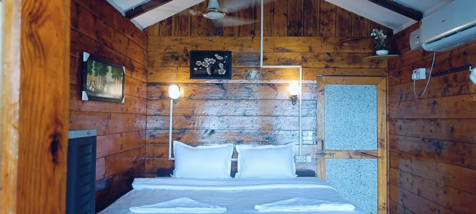 Bedroom in Lira Beach Place